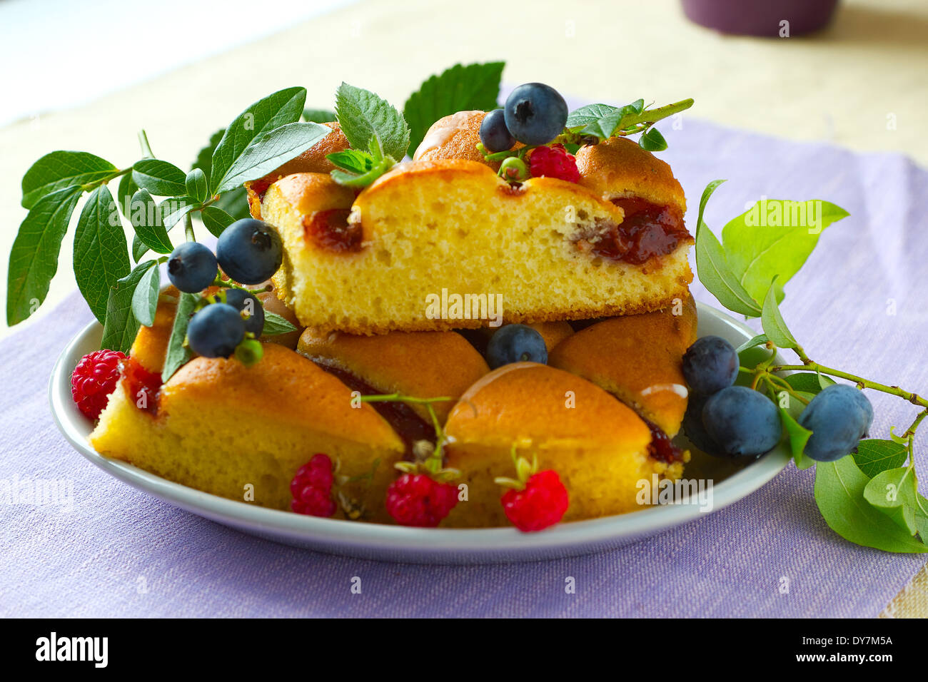 Raspberry and blueberry cake hi-res stock photography and images - Alamy