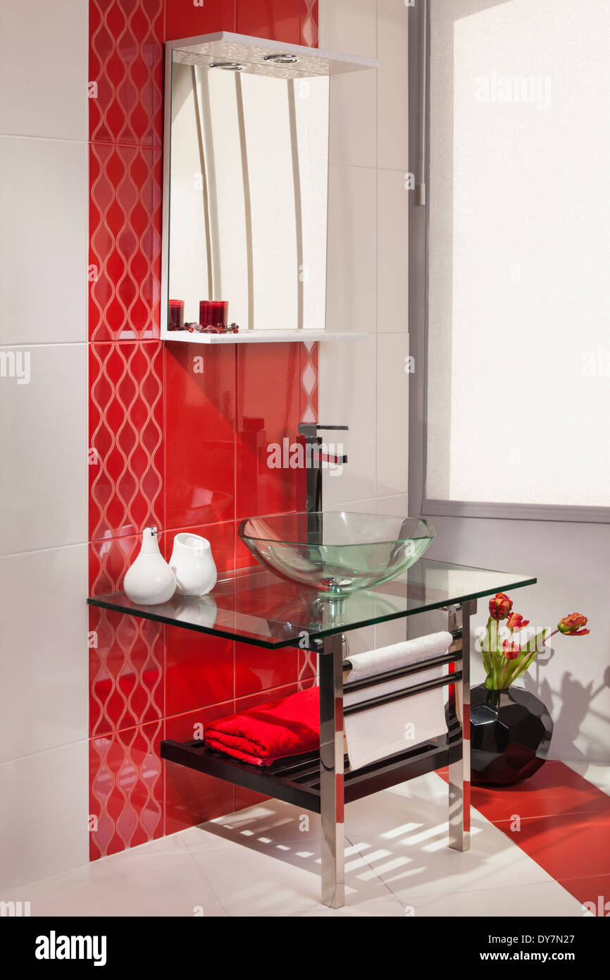 Glass tiles bathroom hi-res stock photography and images - Alamy