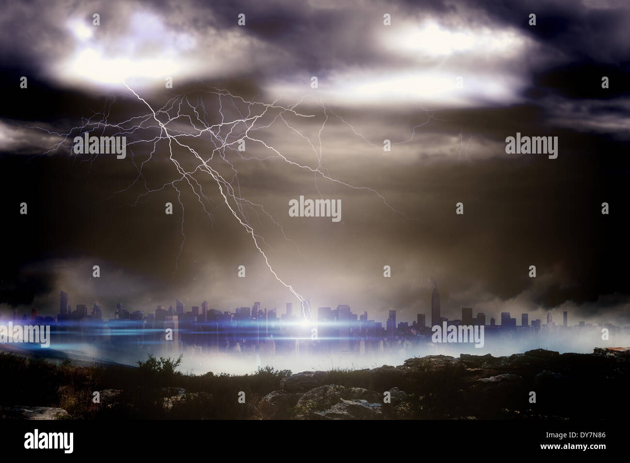 Dark sky over city hi-res stock photography and images - Alamy