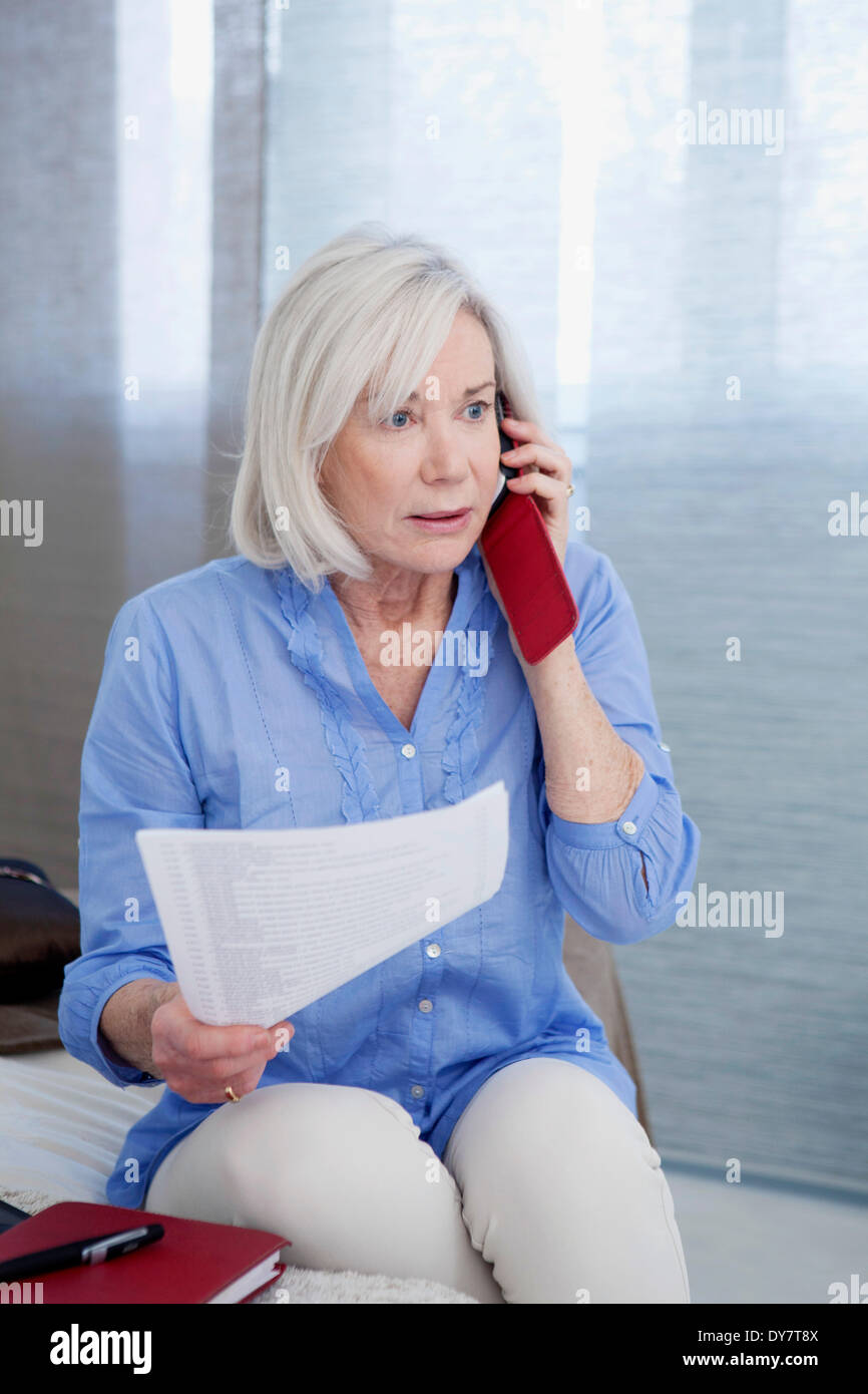 Elderly phone worried hi-res stock photography and images - Alamy