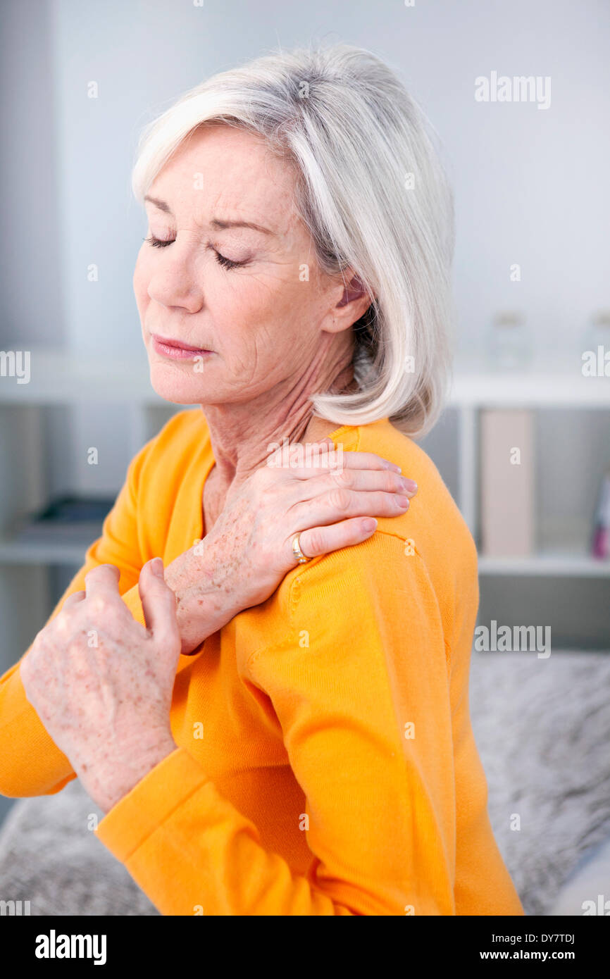 Shoulder pain in an elderly person Stock Photo Alamy