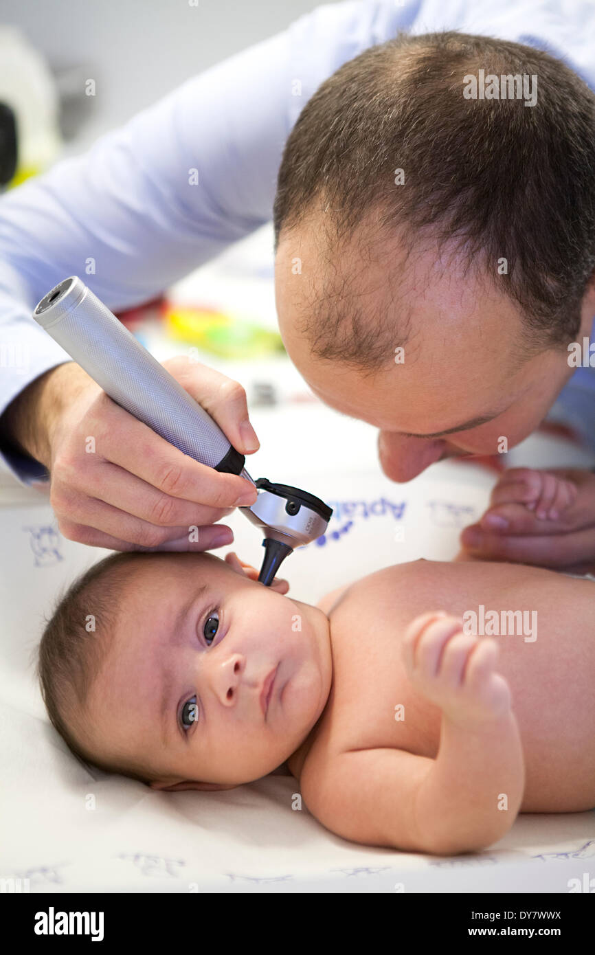 Nose and throat examination otoscope pediatrics hires stock photography and images Alamy