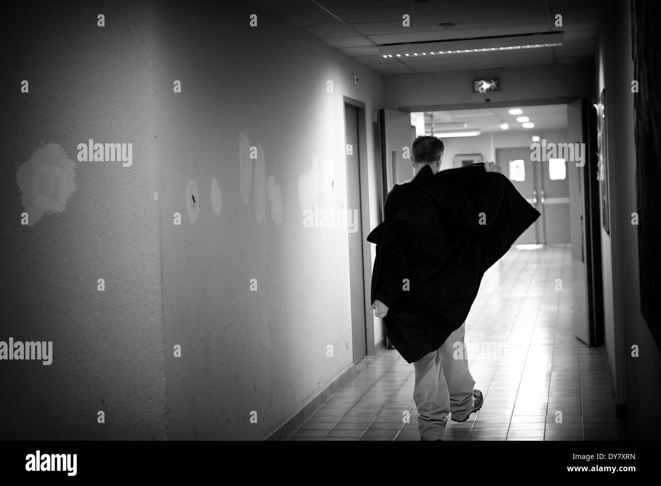 Hospital hallway rear view Black and White Stock Photos & Images - Alamy
