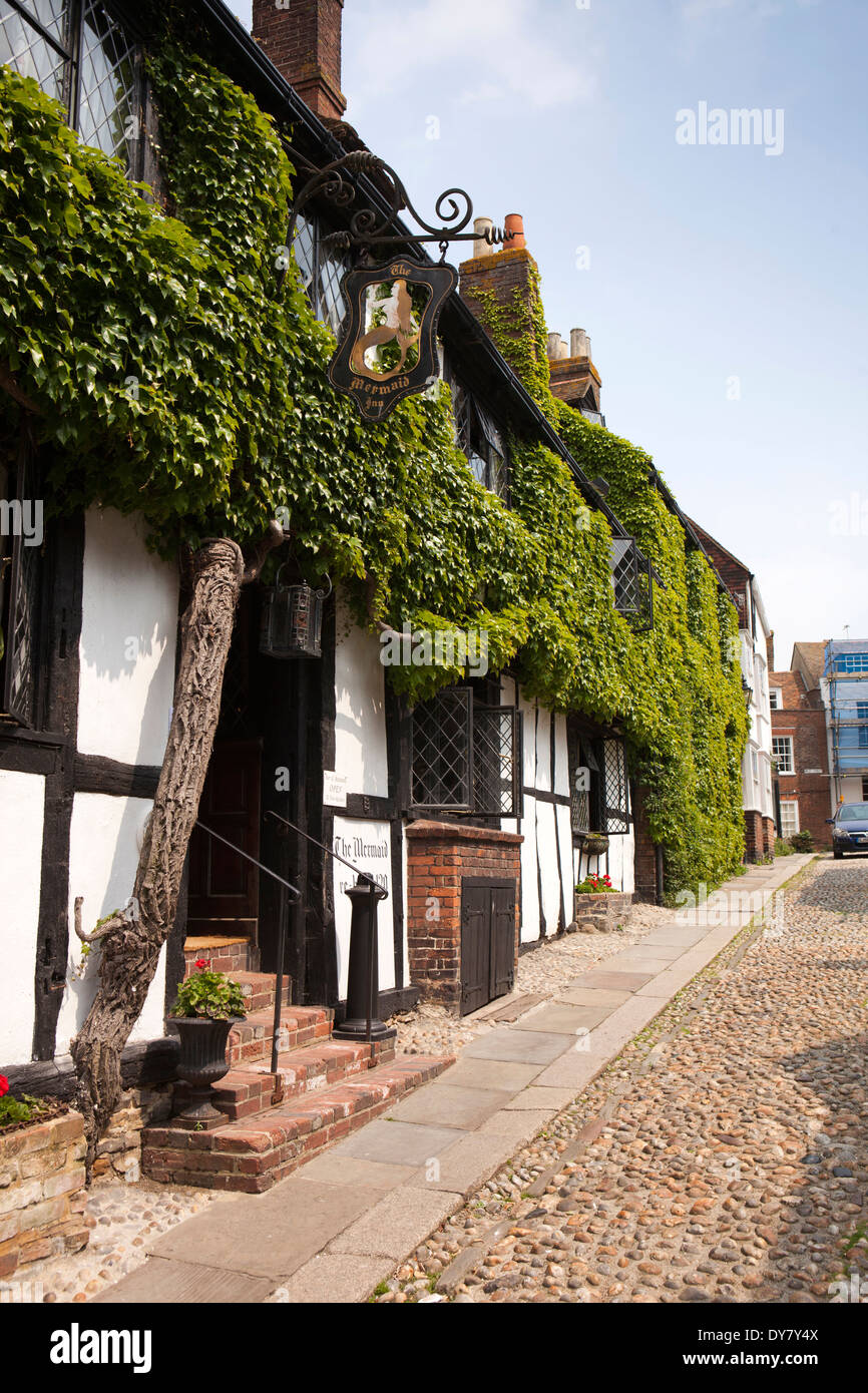 East Sussex, Rye, Mermaid Street, ivy clad front of historic timber framed Mermaid Inn Stock Photo
