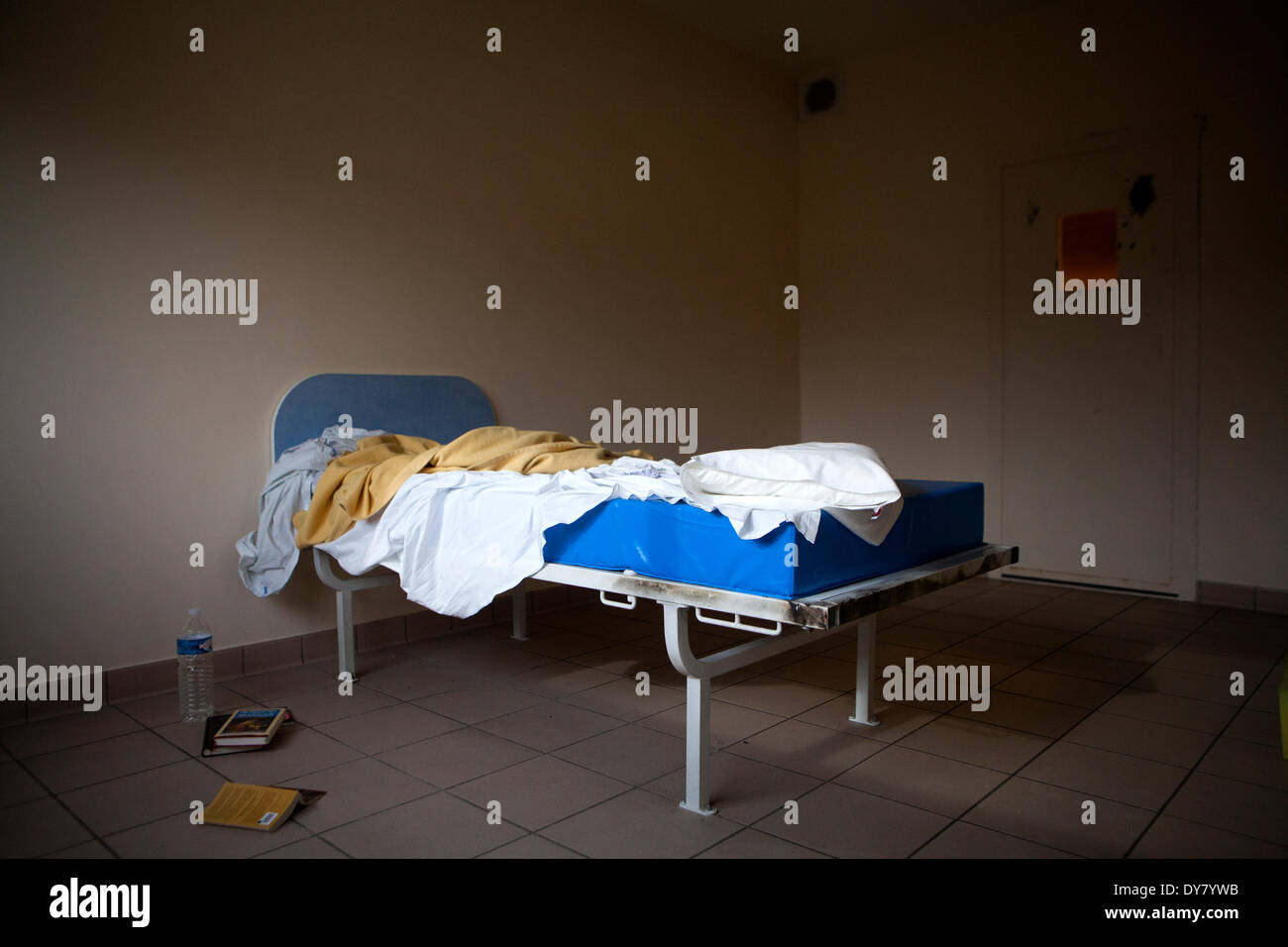 Psychiatric hospital bed hires stock photography and images Alamy