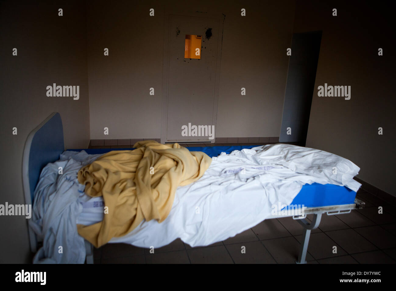 Psychiatric hospital bed hires stock photography and images Alamy