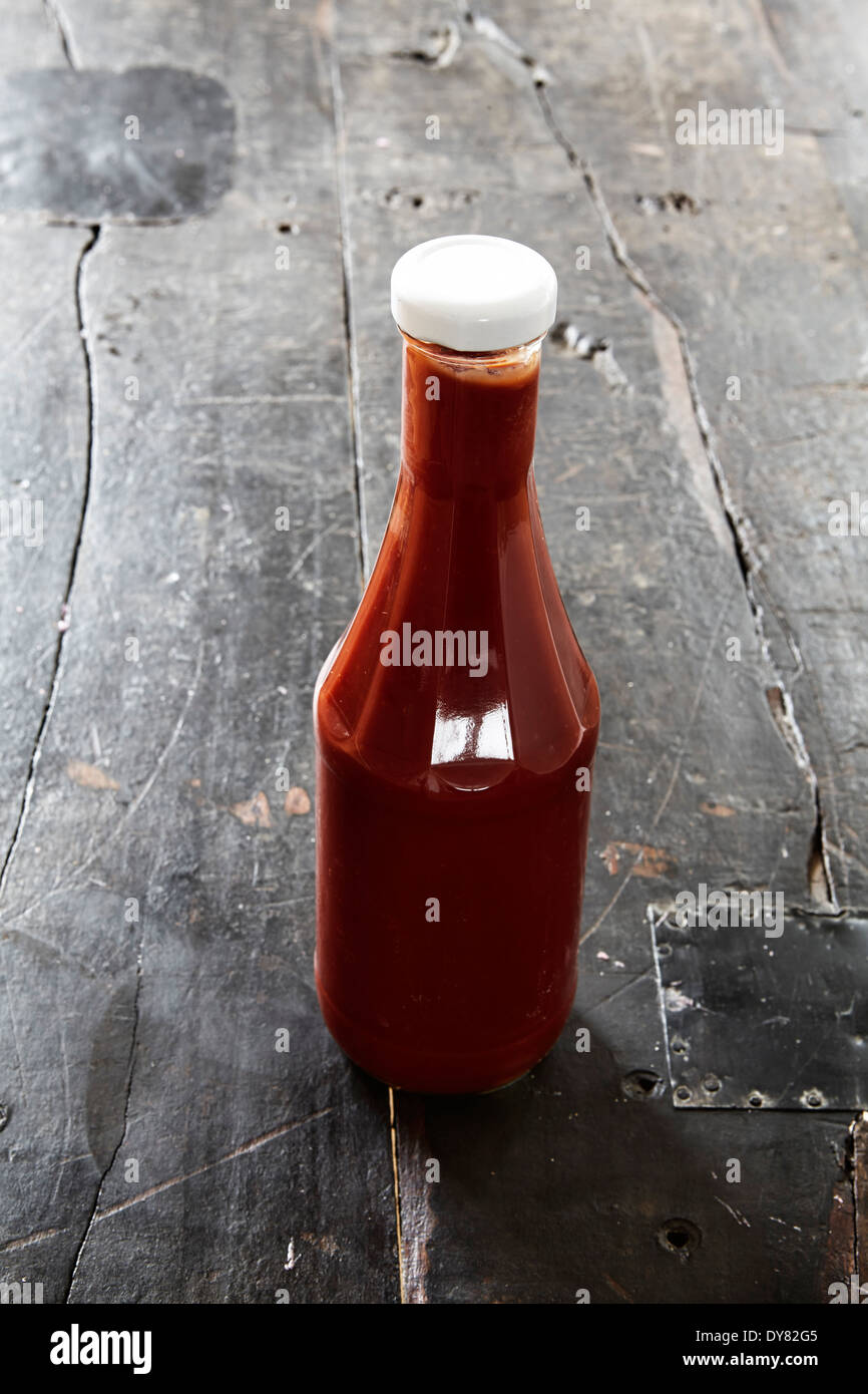 https://c8.alamy.com/comp/DY82G5/bottle-of-ketchup-DY82G5.jpg