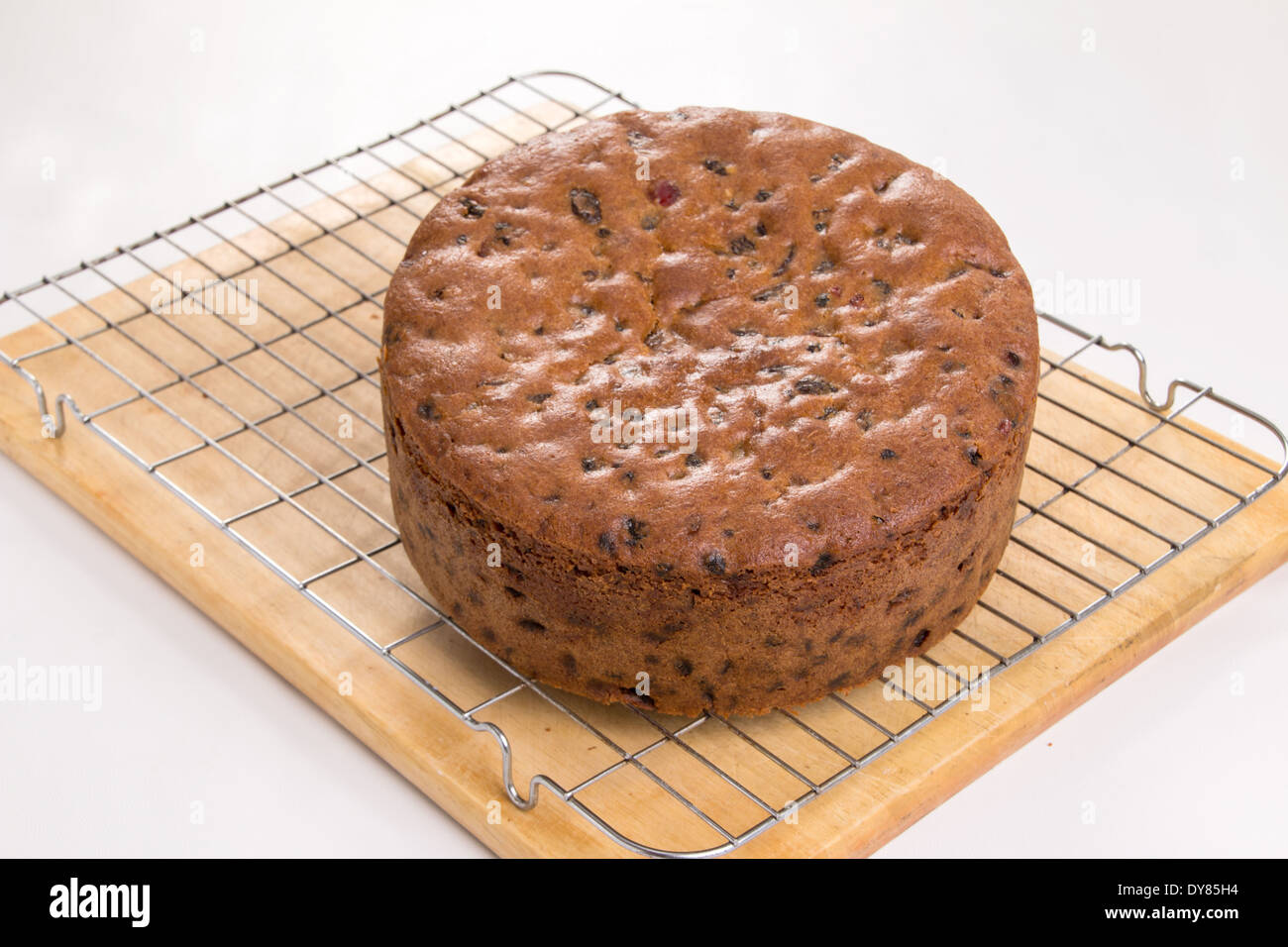 Cooling cake on wire rack sale