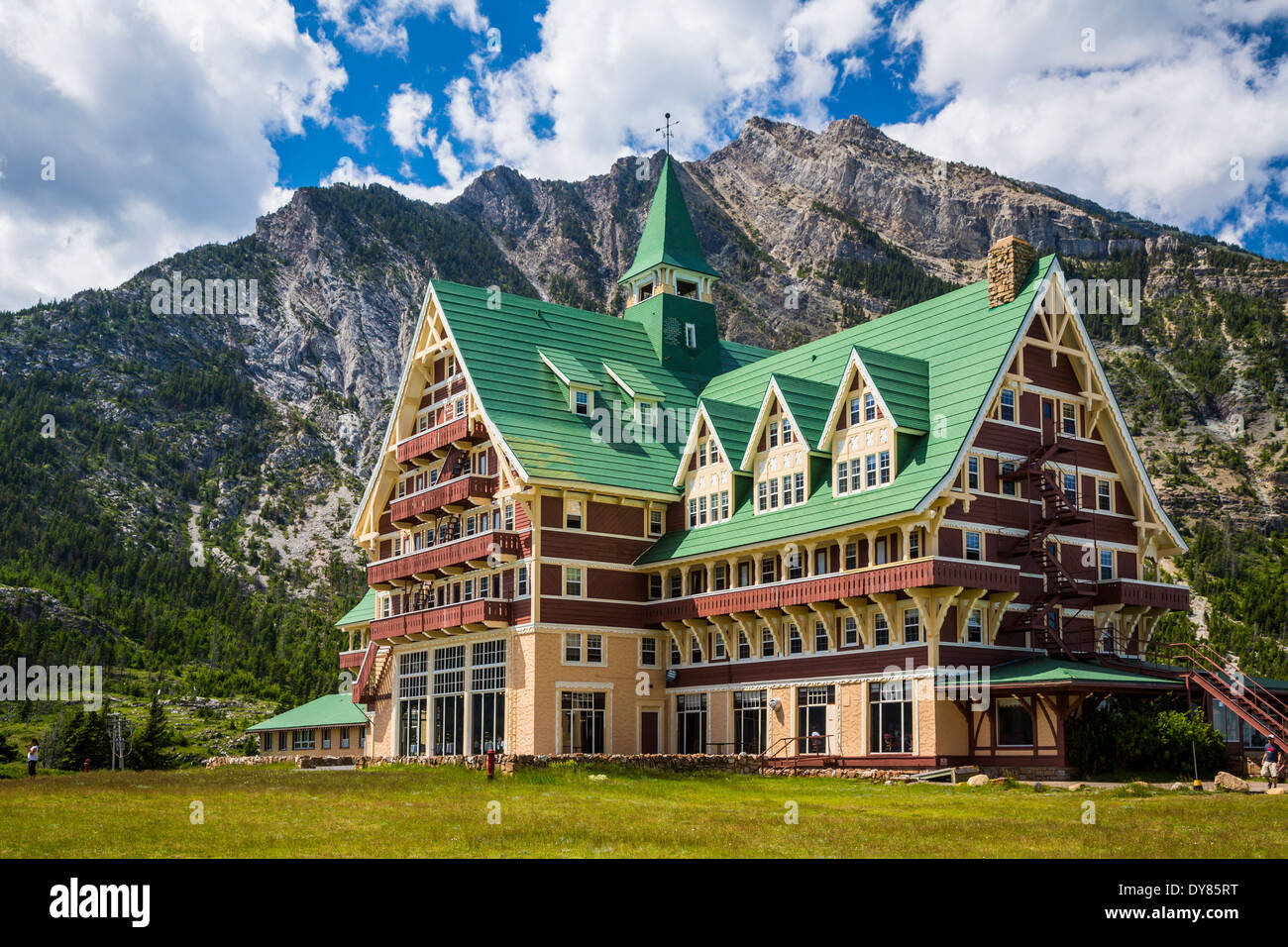 The Prince of Wales Hotel overlooking Upper Waterton Lake in Waterton Lakes National Park, Alberta, Canada. Stock Photo