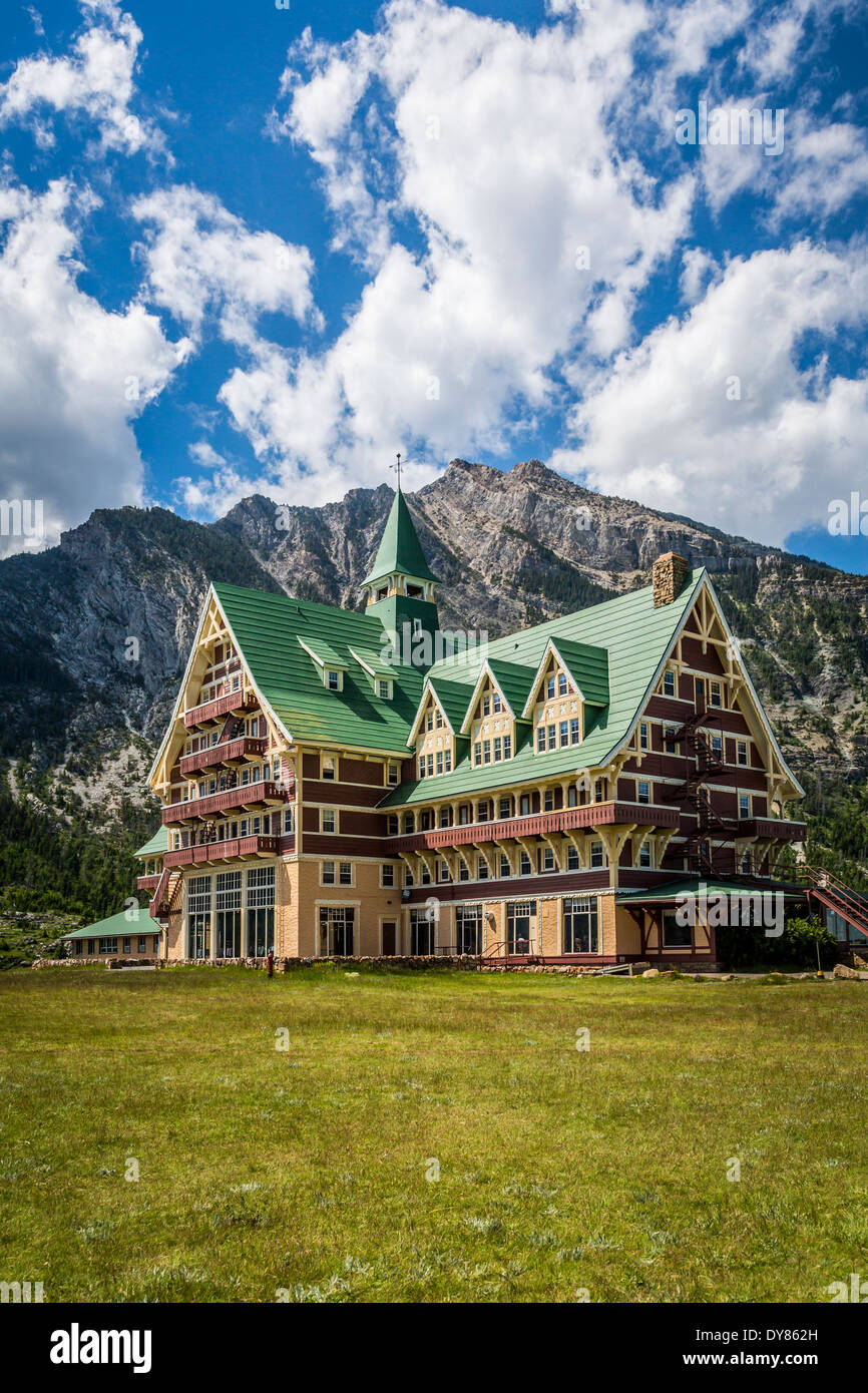 The Prince of Wales Hotel overlooking Upper Waterton Lake in Waterton Lakes National Park, Alberta, Canada. Stock Photo