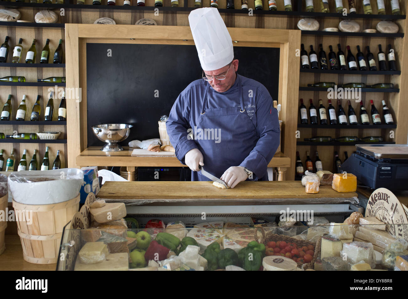 Jerusalem, Israel. 09th Apr, 2014. A cook cuts cheese at the rooftop