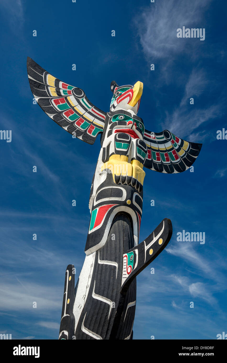 Sea and Sky, totem pole by Harold Alfred in Duncan, Cowichan Valley, Vancouver Island, British Columbia, Canada Stock Photo