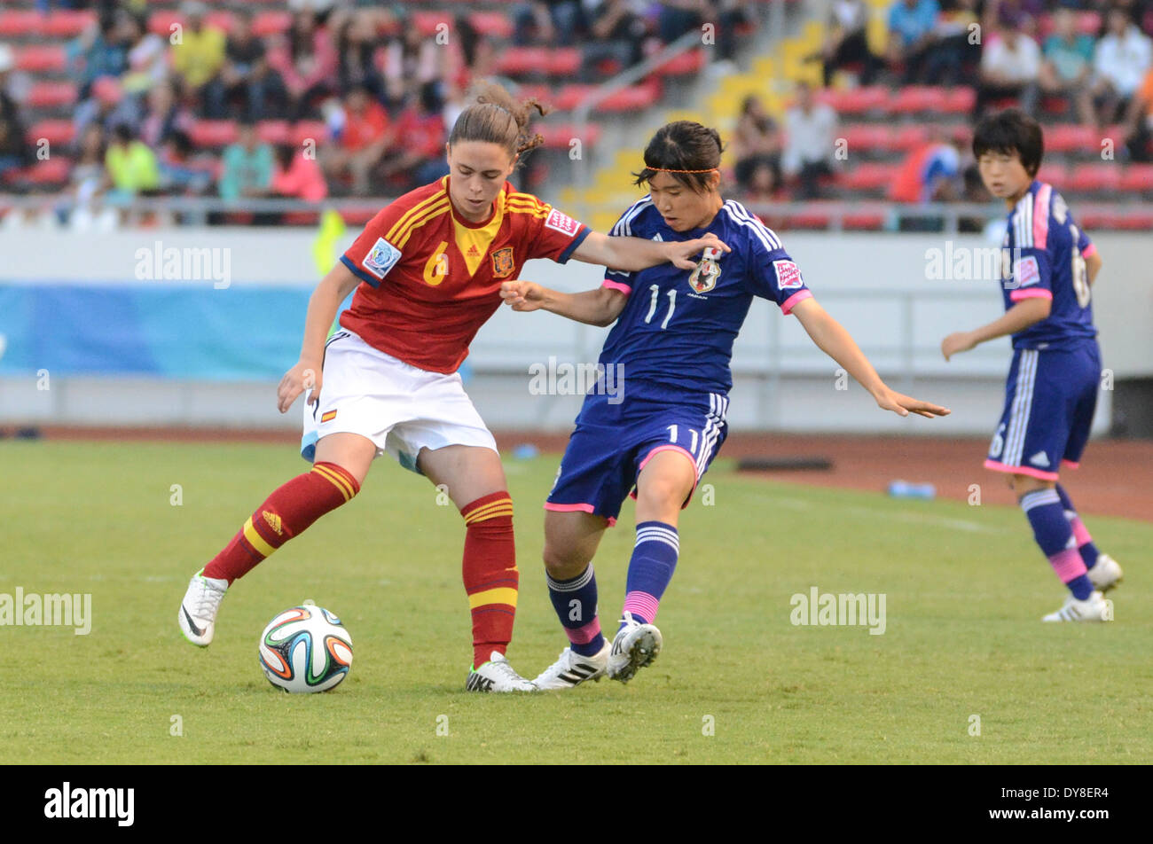 Spain player, Pilar GARROTE (6) against Japan player Meika NISHIDA (11) Stock Photo
