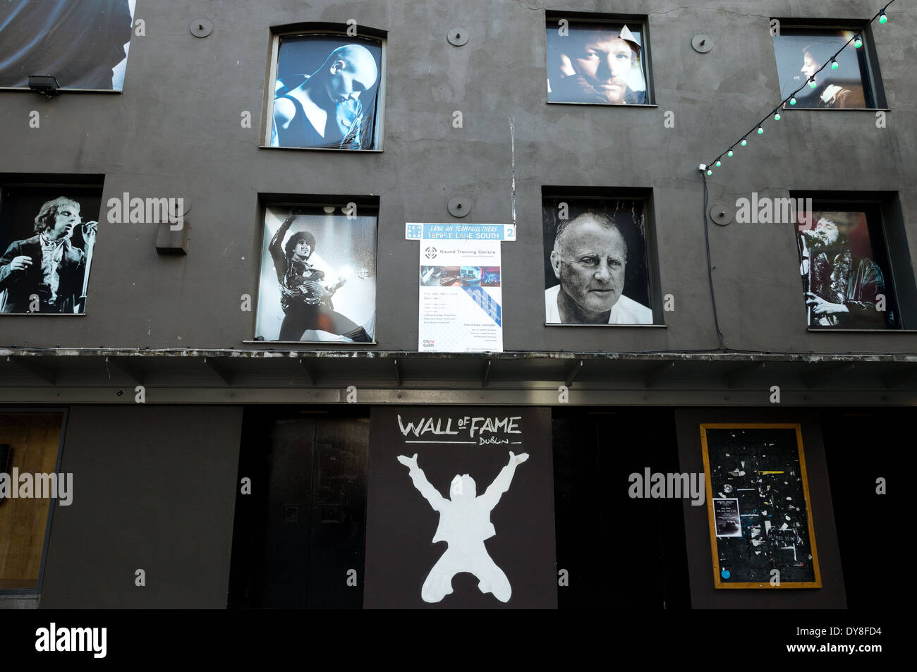 Ireland, Dublin, the Wall Of Fame entrance in the Temple Bar quarter Stock Photo Alamy