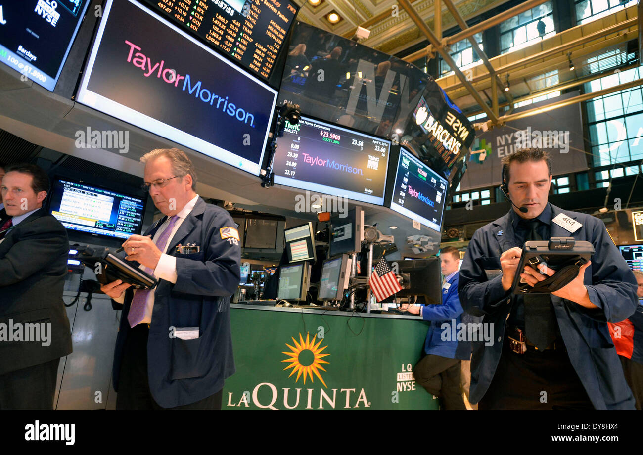 New York, USA. 9th Apr, 2014. Traders work at the New York Stock Exchange in New York, April 9, 2014. U.S. stocks continued to rebound Wednesday, with major stock indices jumping over 1 percent, as market concerns over interest rate hike were eased somewhat by the minutes of the Federal Reserve's latest policy meeting. The Dow Jones Industrial Average surged 181.04 points, or 1.11 percent, to 16,437.18. The S&P 500 soared 20.22 points, or 1.09 percent, to 1,872.18. The Nasdaq Composite Index climbed 70.91 points, or 1.72 percent, to 4,183.90. © Wang Lei/Xinhua/Alamy Live News Stock Photo