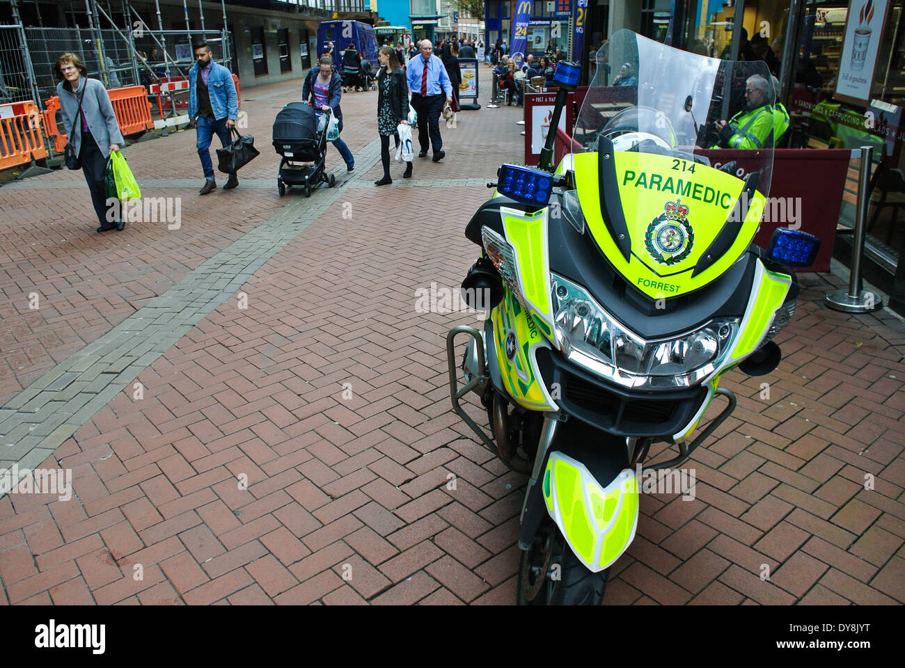 Paramedic coffee break Birmingham Stock Photo