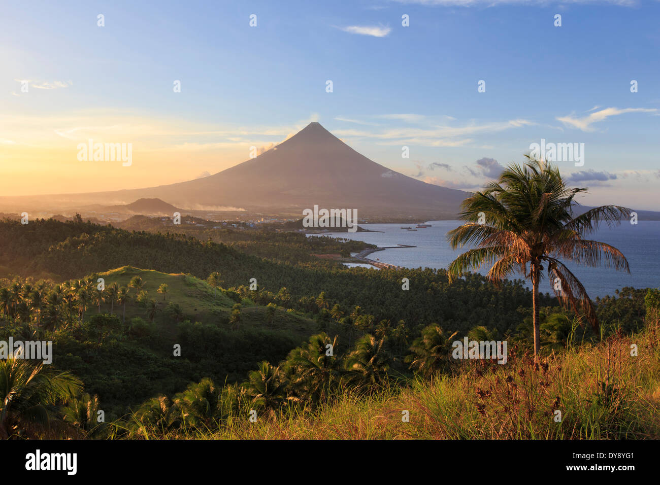 Philippines, Southeastern Luzon, Bicol, Mayon Volcano Stock Photo