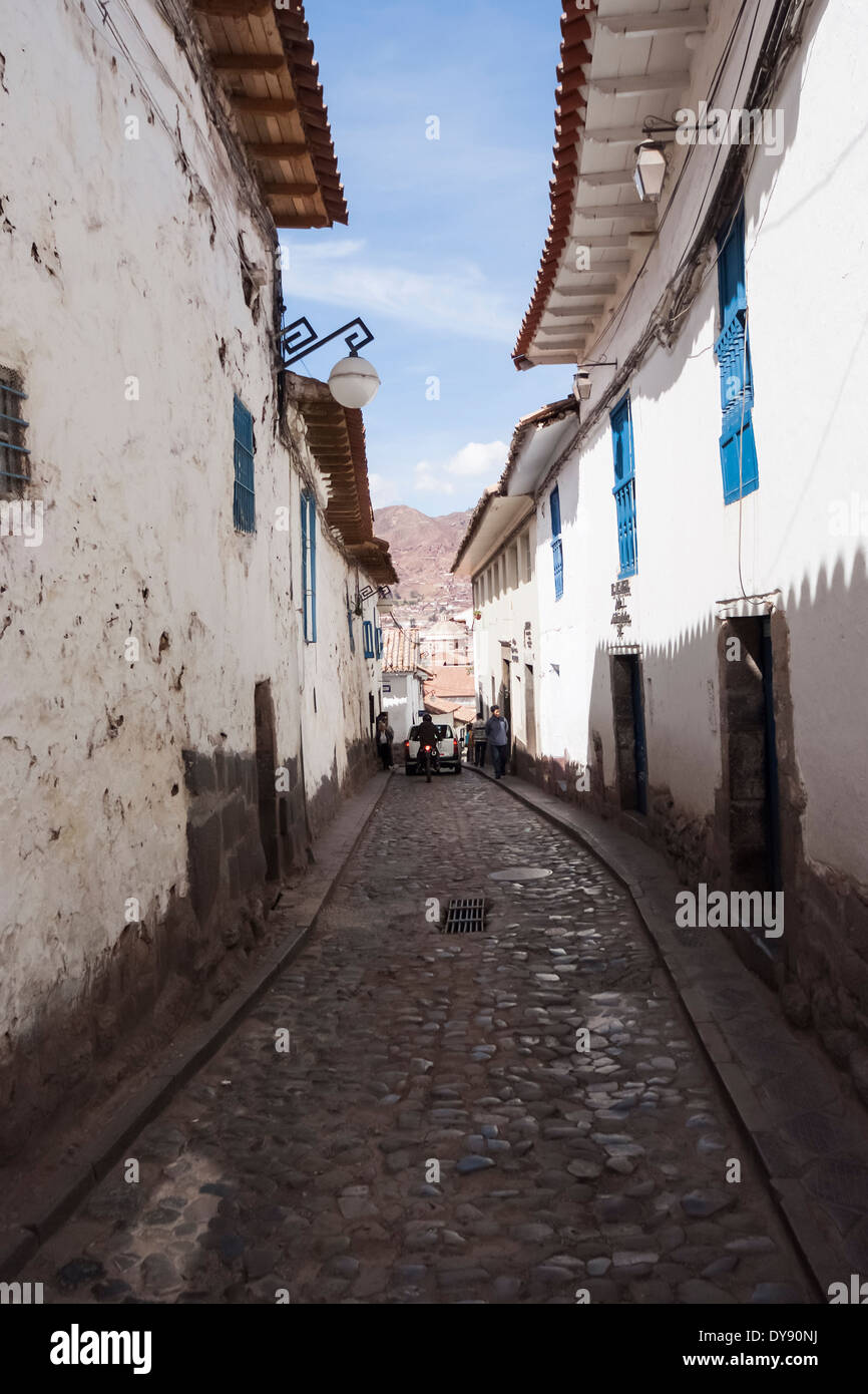 Peru, Cusco, Narrow alley Stock Photo Alamy