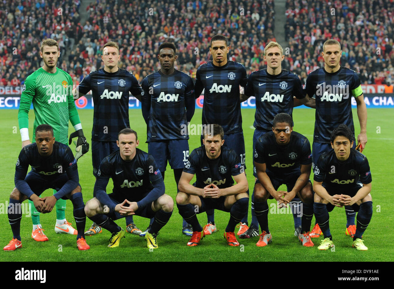 Munich, Germany. 09th Apr, 2014. Manchester's team with goal keeper David de Gea (BACK, L-R), Phil Jones, Danny Welbeck, Chris Smalling, Darren Fletcher, and Nemanja Vidic, (FRONT, L-R) Patrice Evra, Wayne Rooney, Michael Carrick, Antonio Valencia and Shinji Kagawa is pictured prior the Champions League quarterfinal between FC Bayern Munich and Manchester United at the arena in Munich, Germany, 09 April 2014. Munich won the match 3-1. Photo: Andreas Gebert/dpa/Alamy Live News Stock Photo