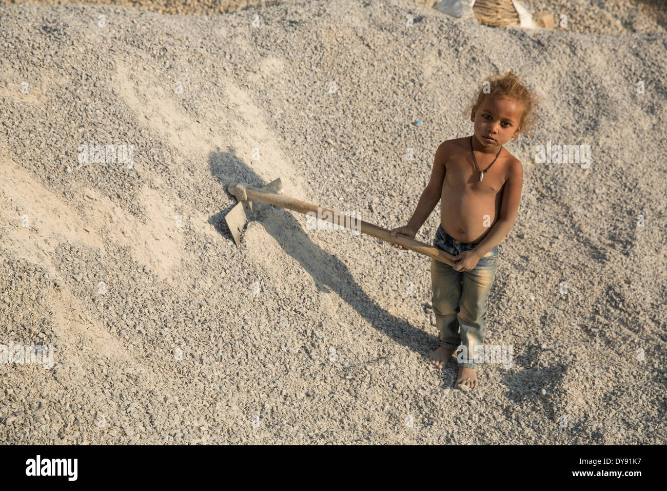 Child employment, Asia, India, child, shovel, gravel Stock Photo