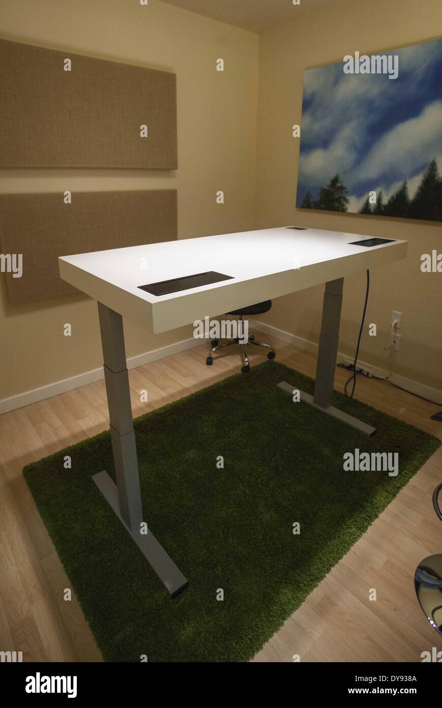 Los Angeles California Usa 26th Mar 2014 A Stir Kinetic Desk