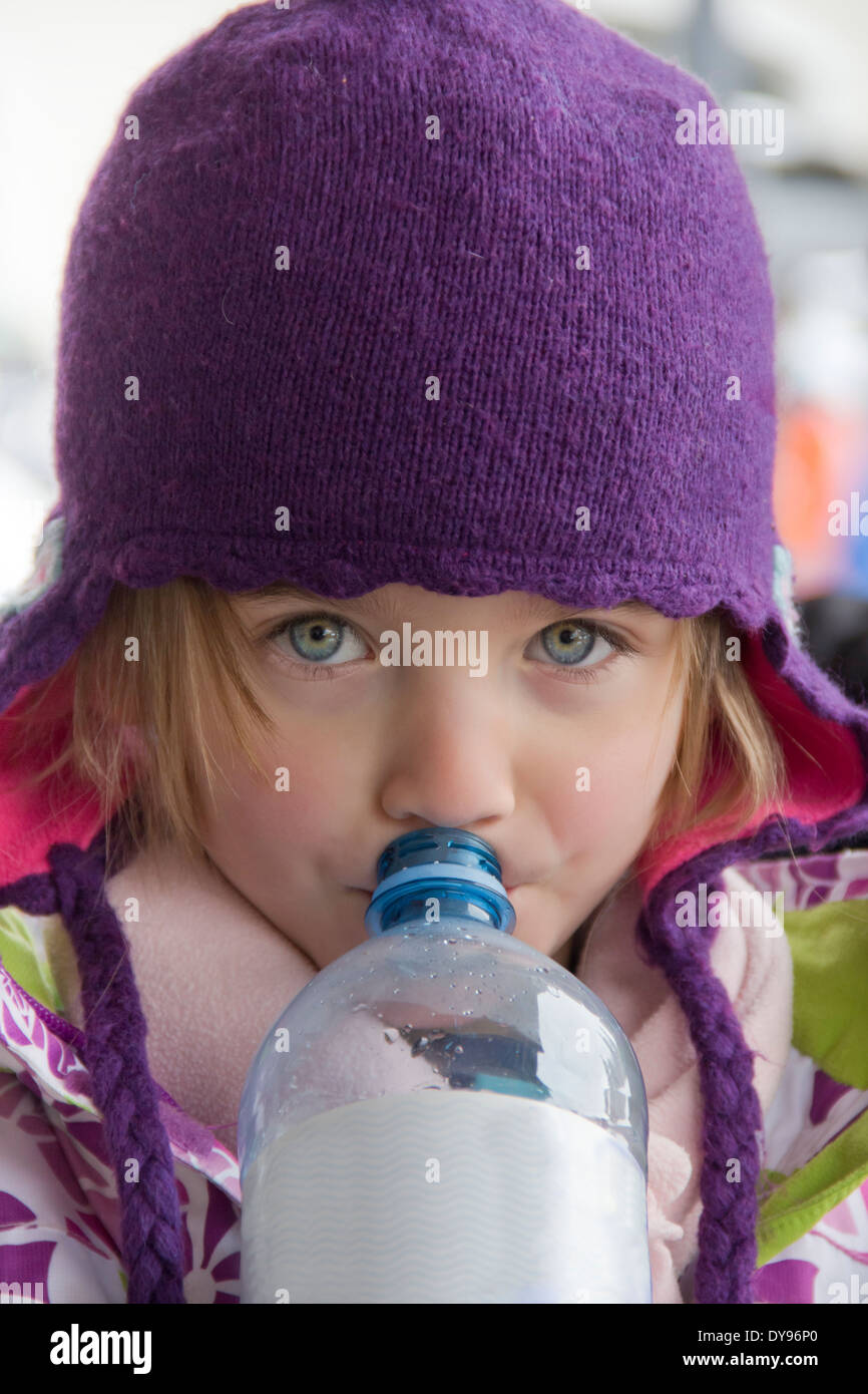 https://c8.alamy.com/comp/DY96P0/portrait-of-little-girl-drinking-out-of-a-water-bottle-DY96P0.jpg