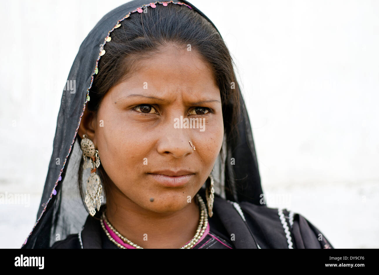 Wadi woman (traditional snake charming caste) Wadi Nagar ,Bacchau,Kutch Stock Photo Alamy