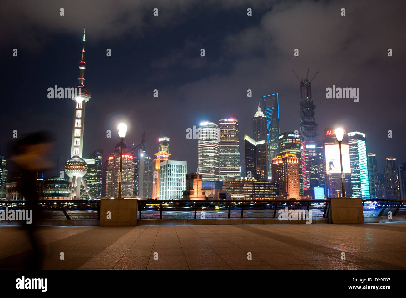 China shanghai whampoa river bund hi-res stock photography and images ...