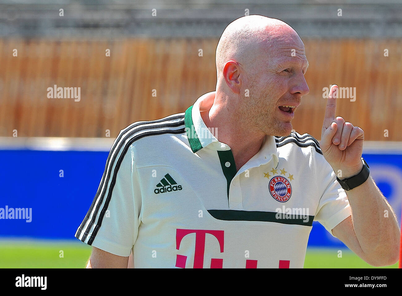 Der Mahner und Zeigefinger des FC Bayern Sportdirektor Matthias Sammer (FC Bayern Muenchen) for editorial use only Stock Photo