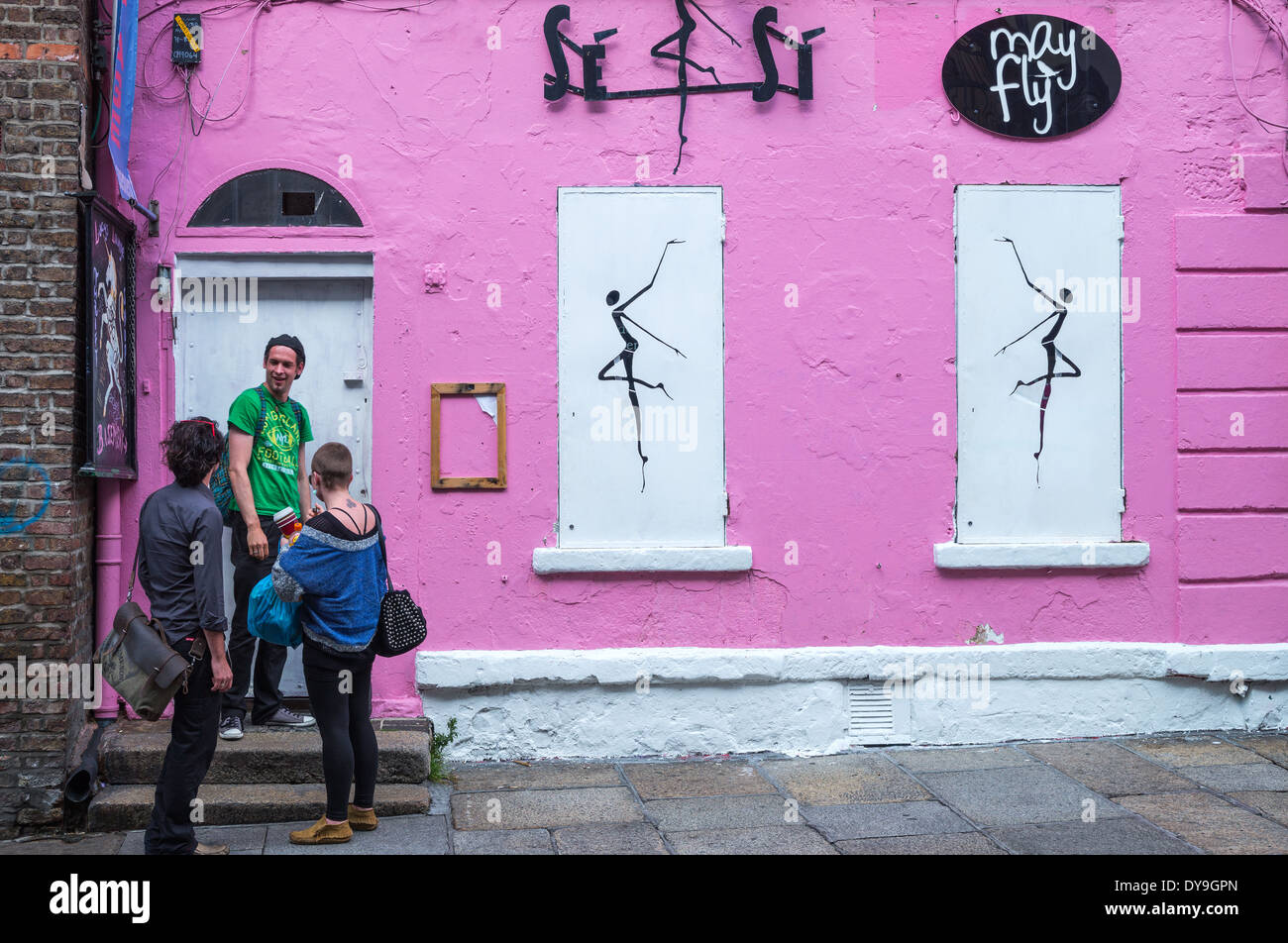 Ireland, Dublin, shops of the Temple Bar quarter Stock Photo Alamy