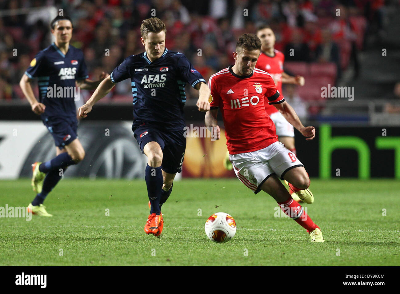 Lisbon, Portugal. 10th Apr, 2014. AZ Alkmaar's defender Mattias Johansson (L) challenges with Benfica's Serbian forward Miralem Sulejmani (R) during the match between SL Benfica from Portugal and AZ Alkmaar from Netherlands for the second leg of the Quarter-finals of UEFA Europa League, at Benfica's Luz Stadium in Lisbon Credit:  Action Plus Sports/Alamy Live News Stock Photo