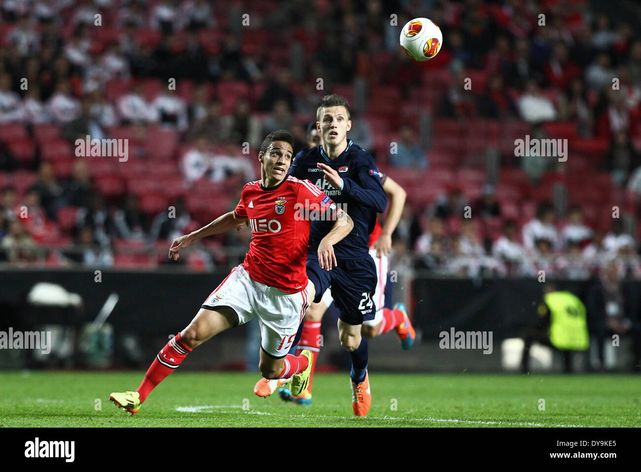Lisbon, Portugal. 10th Apr, 2014. Benfica's Spanish forward Rodrigo Machado (L) challenges with AZ Alkmaar's defender Jeffrey Gouweleeuw (R) during the match between SL Benfica from Portugal and AZ Alkmaar from Netherlands for the second leg of the Quarter-finals of UEFA Europa League, at Benfica's Luz Stadium in Lisbon Credit:  Action Plus Sports/Alamy Live News Stock Photo