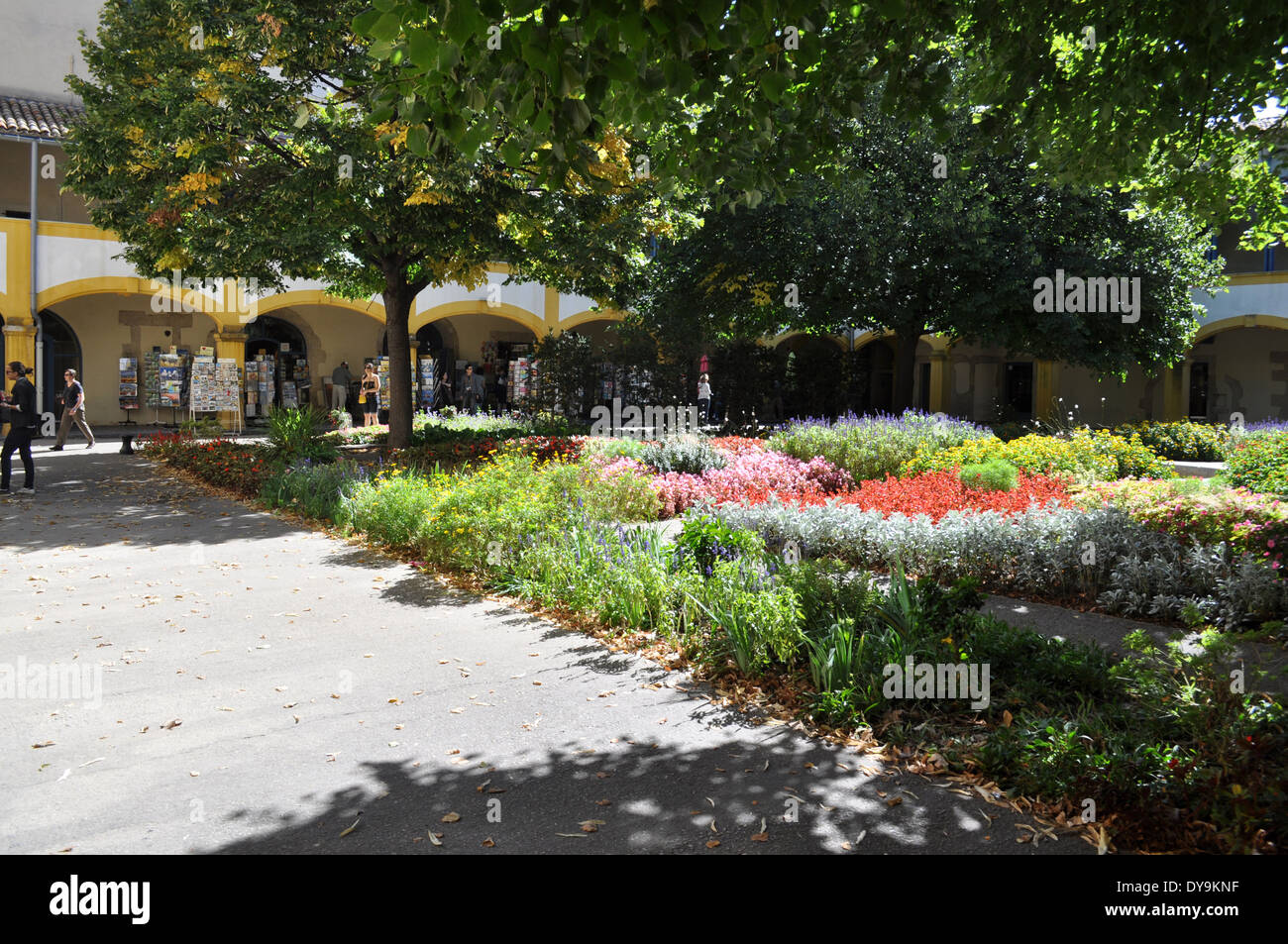 Gift shops and café in the gardens of Espace Van Gogh in Arles Stock Photo