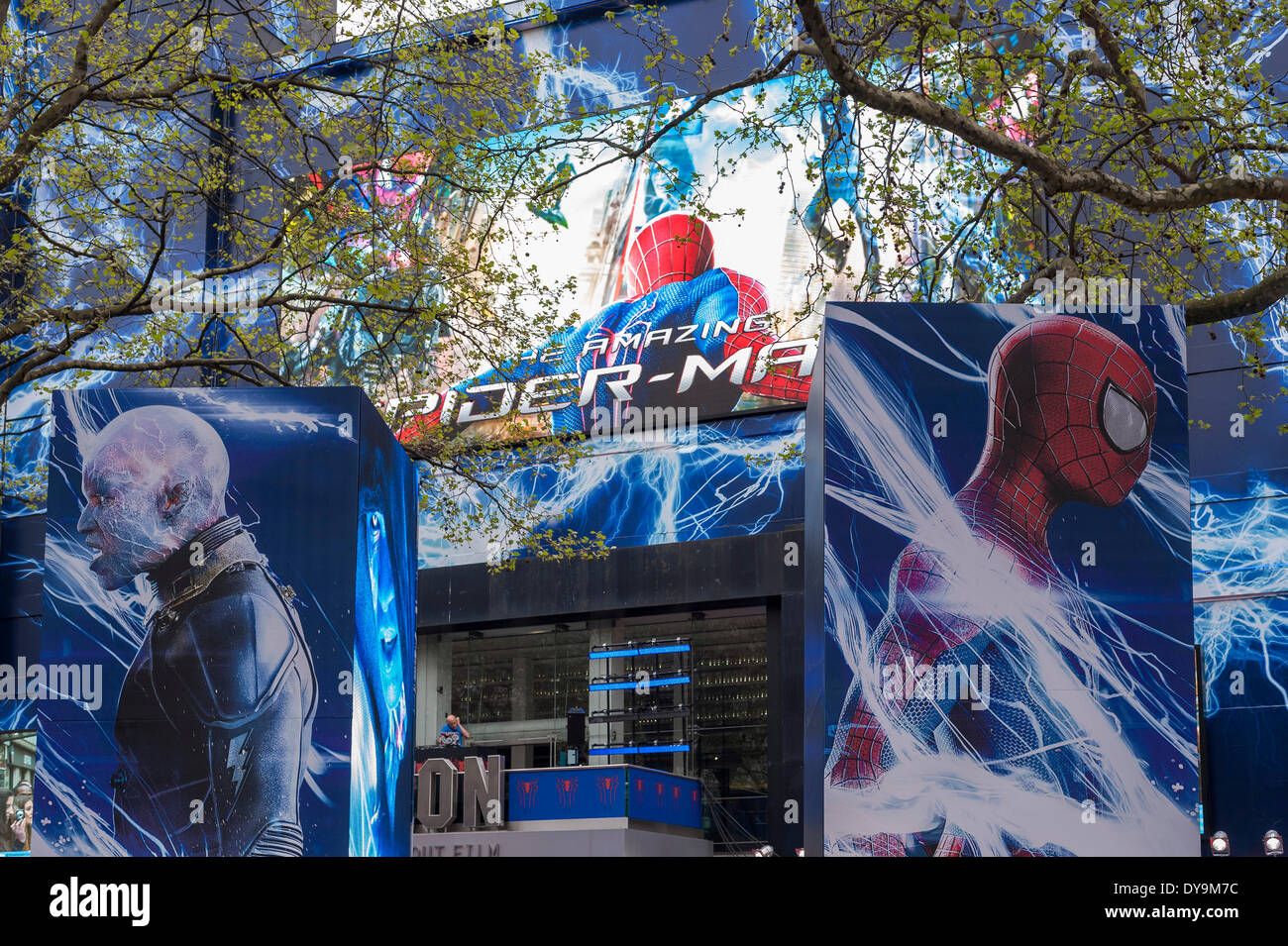 Leicester Square, London, UK, 10 April 2014.  Crowds gather around the advertising hoardings to see the stars of 'The Amazing Spider-Man 2' movie which was having its world premiere. Credit:  Stephen Chung/Alamy Live News Stock Photo