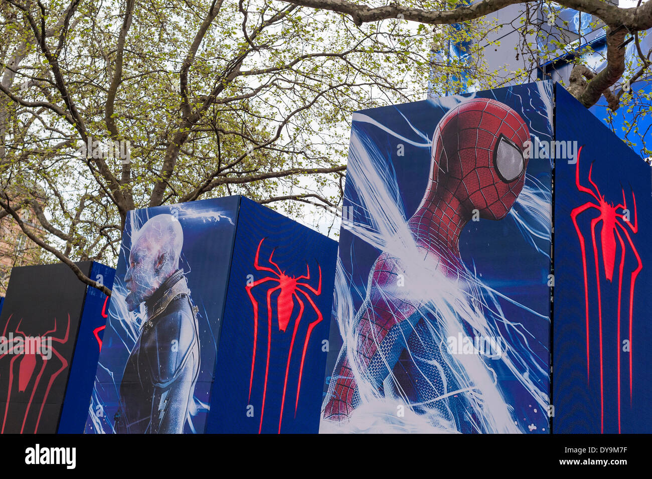 Leicester Square, London, UK, 10 April 2014.  Crowds gather around the advertising hoardings to see the stars of 'The Amazing Spider-Man 2' movie which was having its world premiere. Credit:  Stephen Chung/Alamy Live News Stock Photo