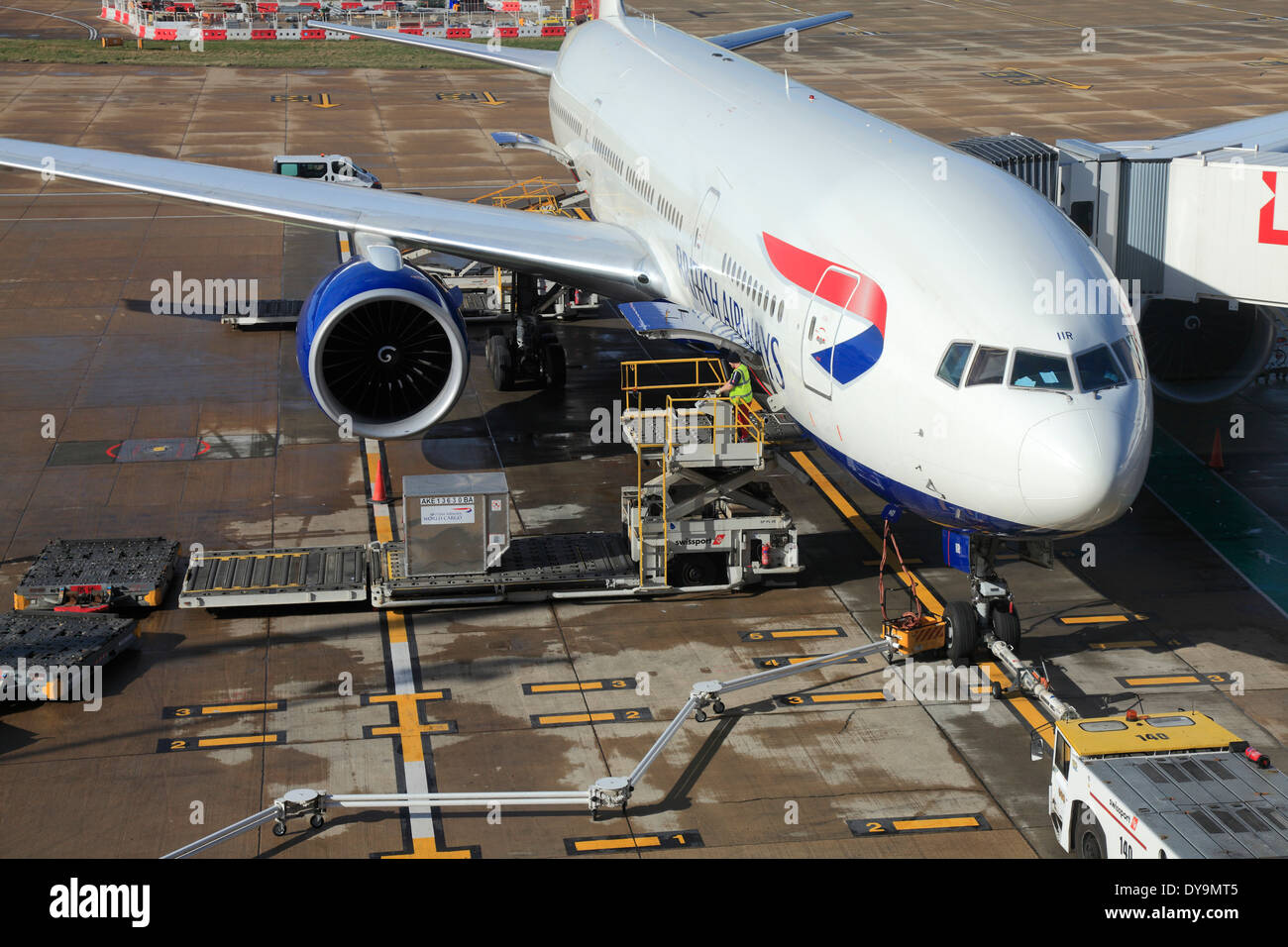 British Airways Boeing 777 loading Cargo Stock Photo - Alamy
