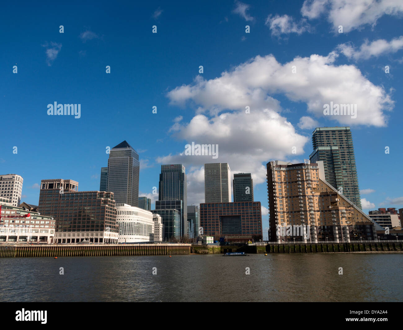 Canary wharf tall buildings hi-res stock photography and images - Alamy