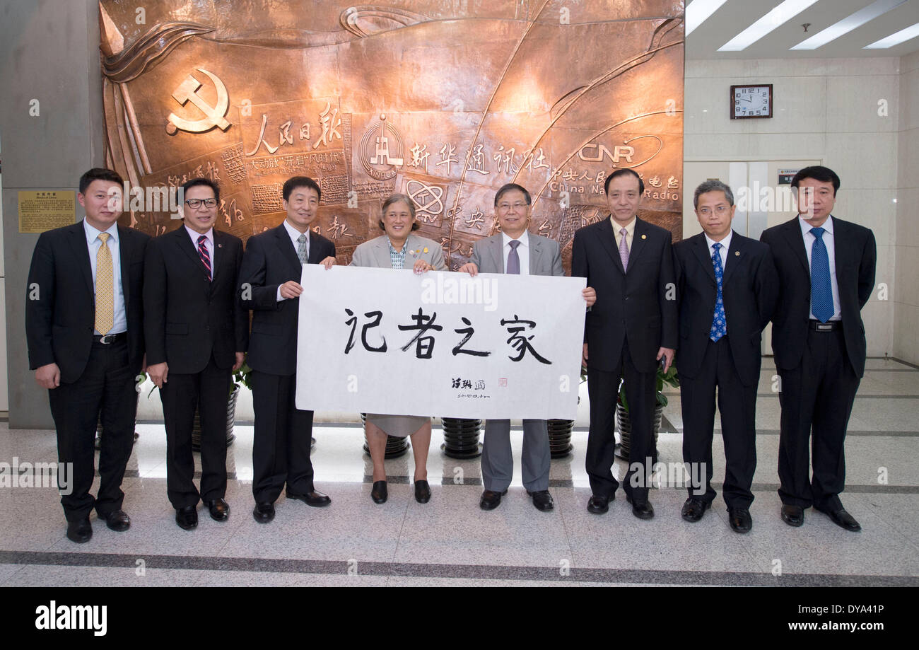 Beijing, China. 11th Apr, 2014. Thai Princess Maha Chakri Sirindhorn (4th L)  shows her calligraphy work when visiting the All-China Journalists  Association (ACJA) in Beijing, capital of China, April 11, 2014. Credit: