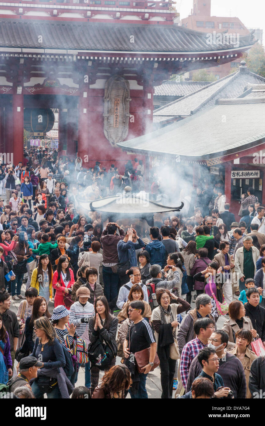Japan, Honshu, Kanto, Tokyo, Asakusa, Sensoji Temple aka Asakusa Kannon