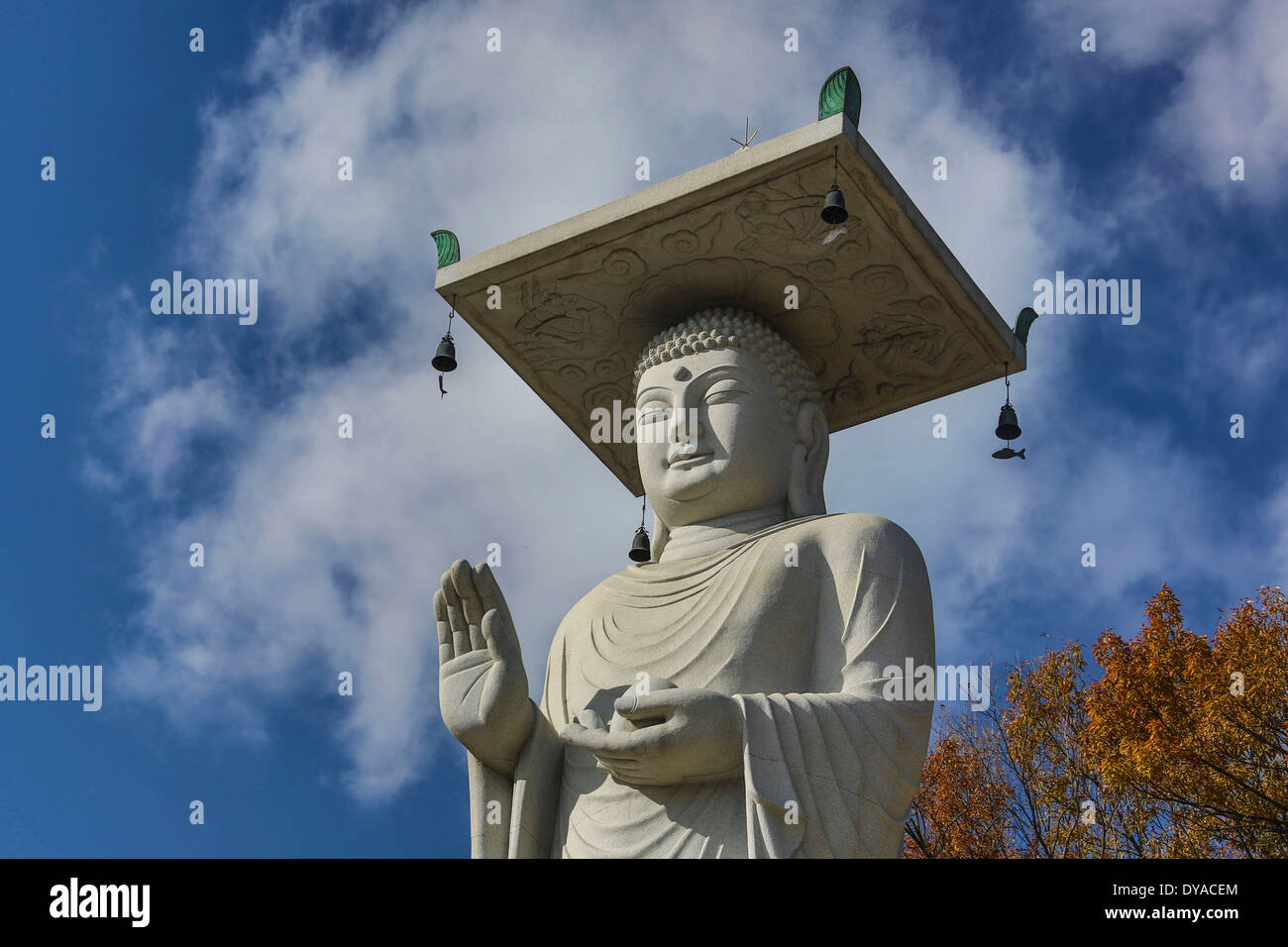 Bong-eum Buddhist Temple Buddhist Korea Asia Seoul Autumn city colourful landmark park religion temple touristic travel sta Stock Photo