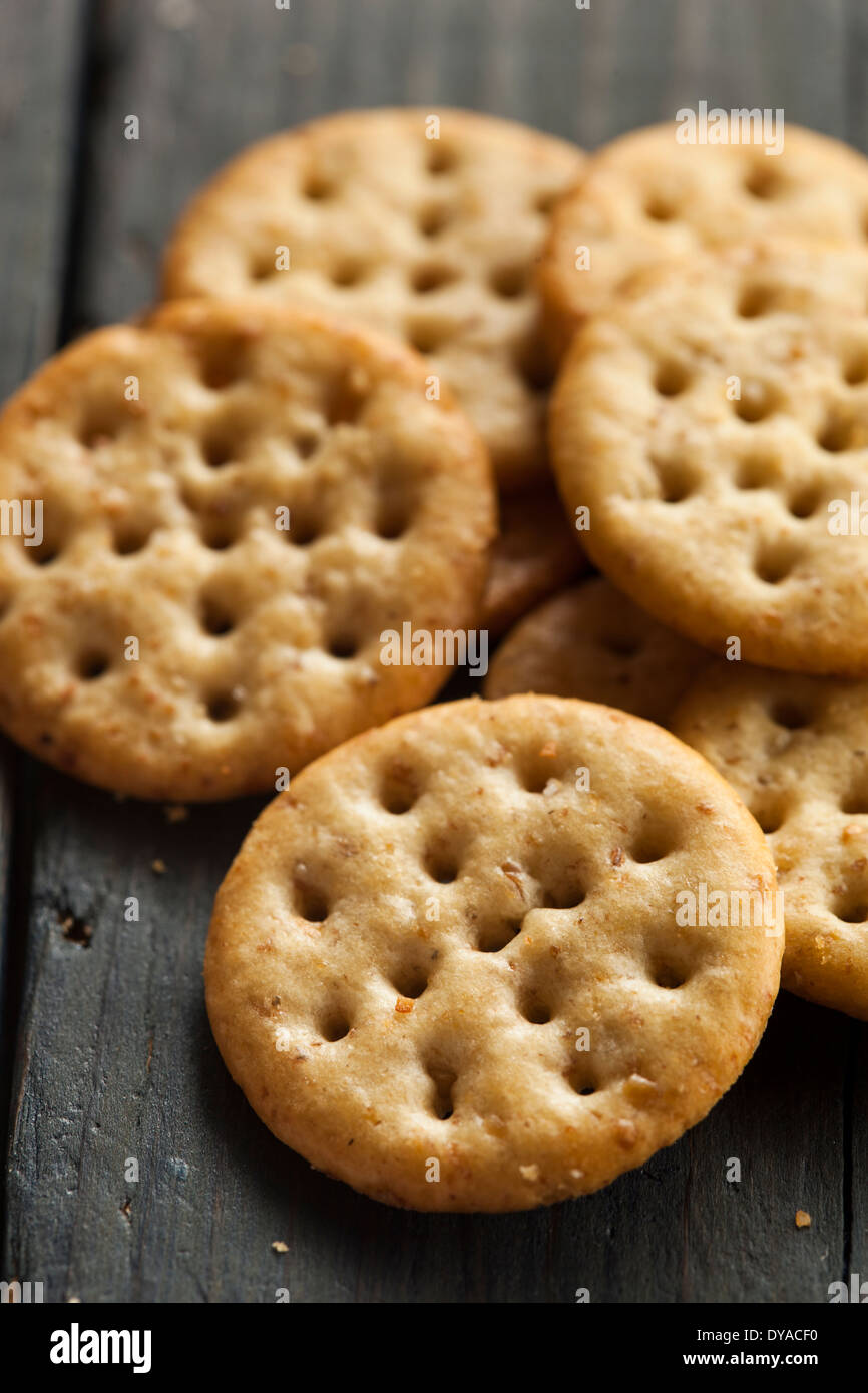 Whole Grain Wheat Round Crackers in a Bowl Stock Photo Alamy
