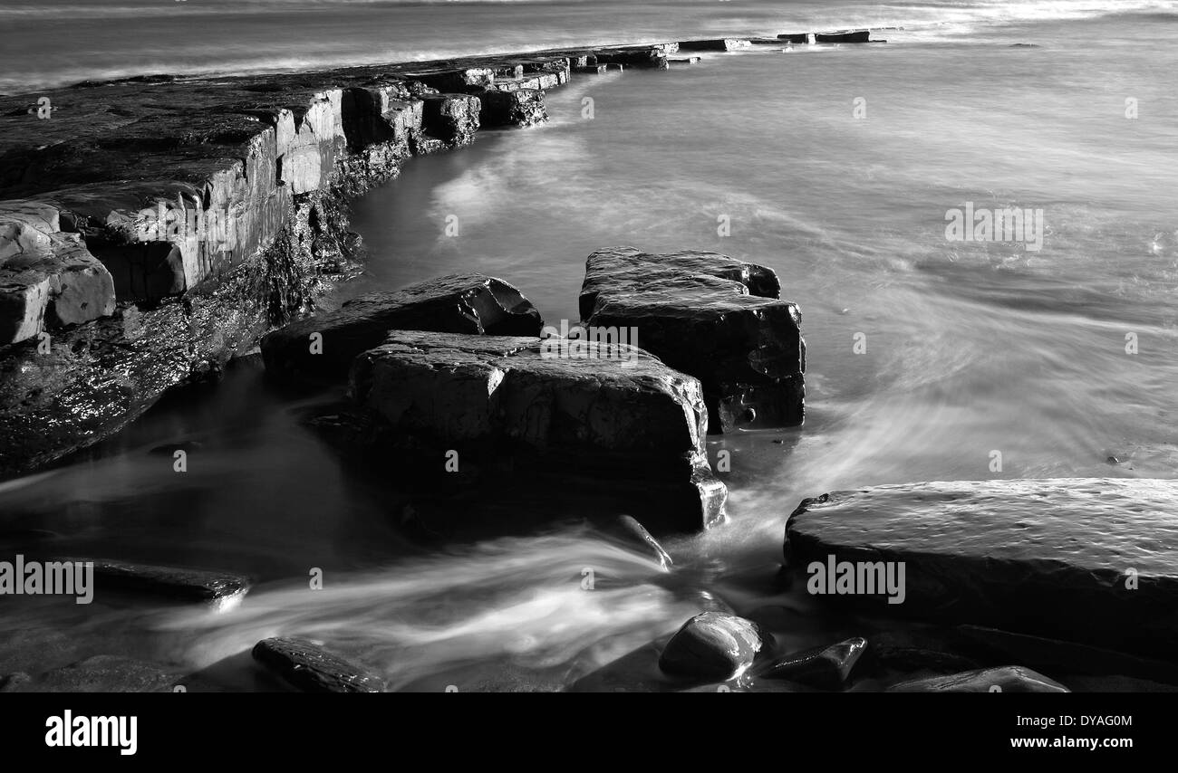 Wave cut platforms kimmeridge bay hi-res stock photography and