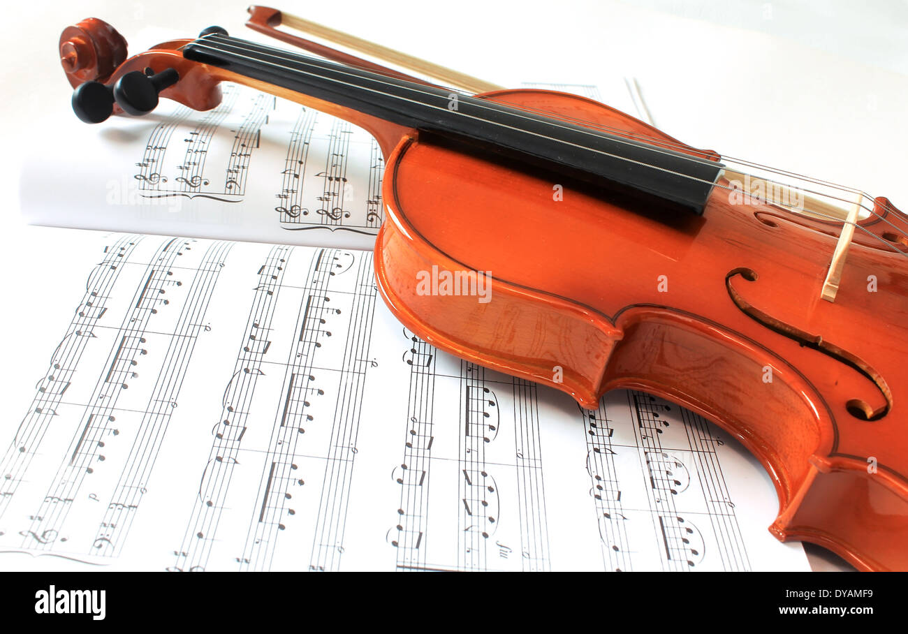 Violin and notes Stock Photo - Alamy