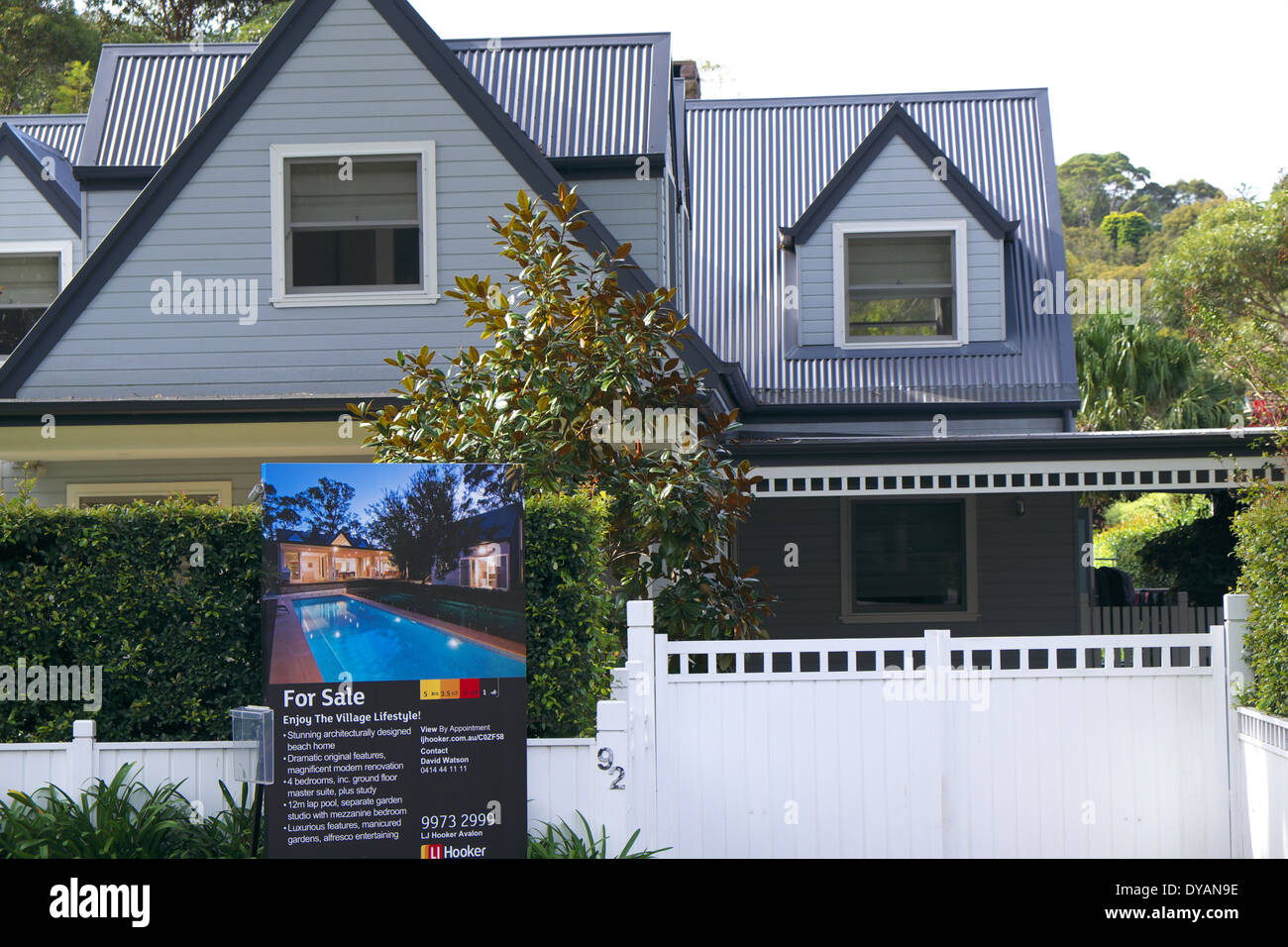 detached home on sydney's northern beaches for sale Stock Photo Alamy