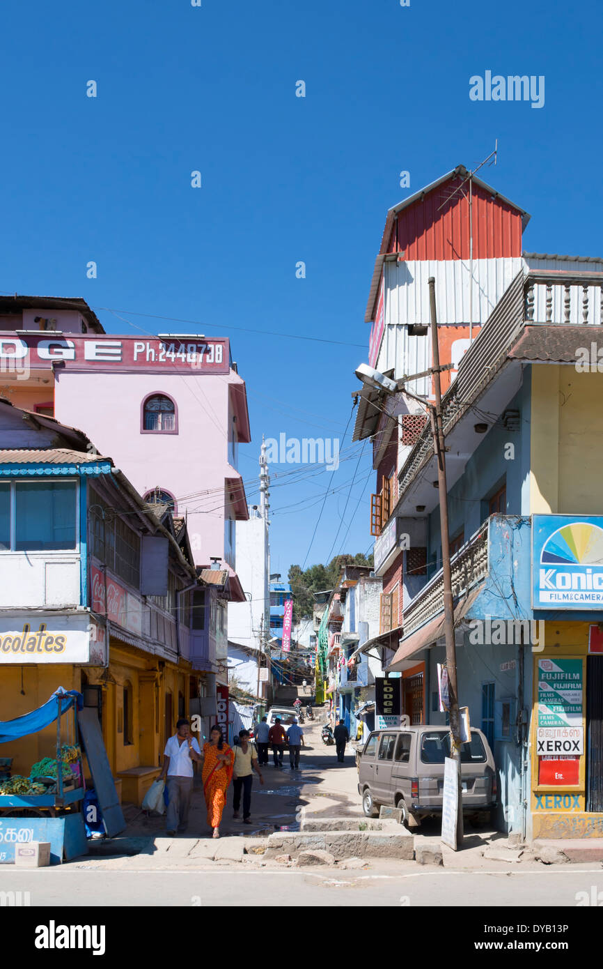 Indian street scene.  Coimbatore Road, Ooty (Udhagamandalam ), Tamil Nadu, India Stock Photo