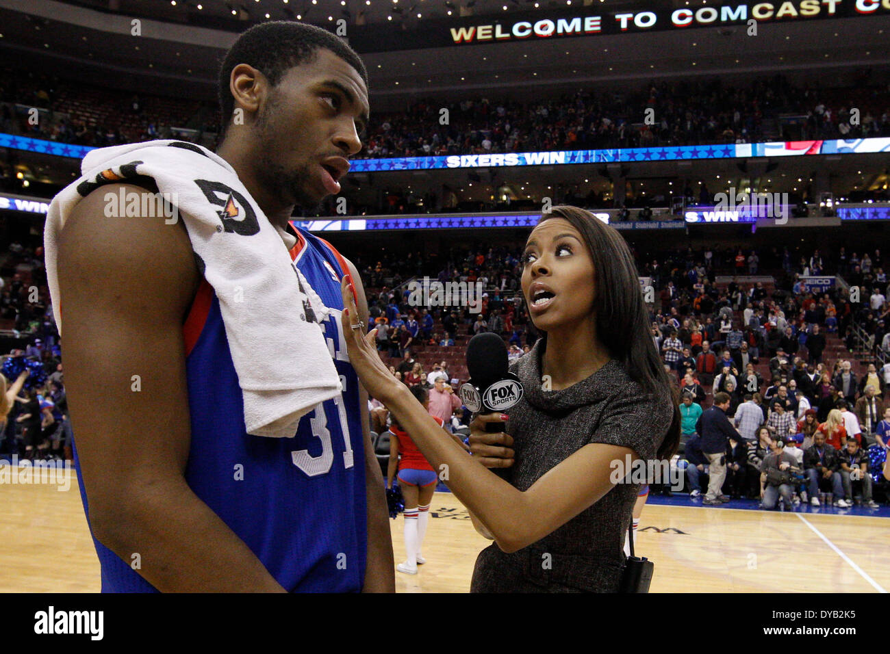 March 29, 2014: Fox Sports reporter Melissa Knowles interviews Stock Photo: 68470393 ...1300 x 956