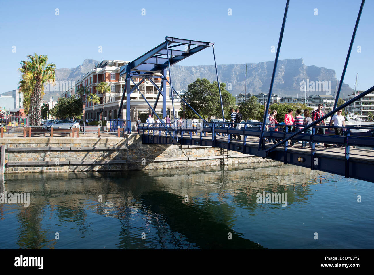 Lifting pedestrian bridge Cape Town Waterfront and Table Mountain South