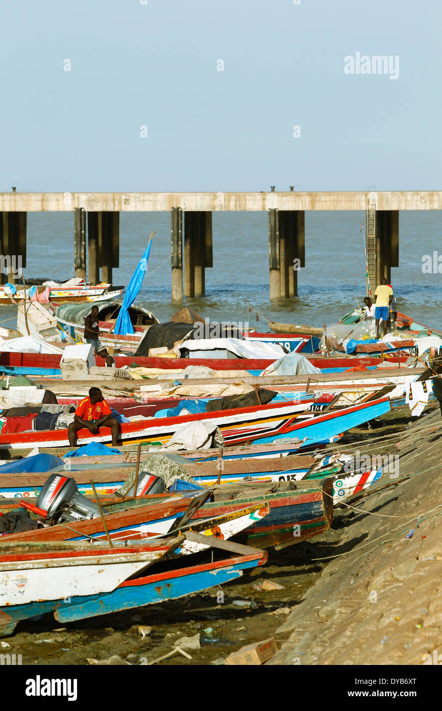 Bissau, Guinea Bissau. 12th Apr, 2014. Fishermen rest at a harbor in Bissau, capital of Guinea Bissau, April 12, 2014. The presidential and legislative elections will start on Sunday. Credit:  Li Jing/Xinhua/Alamy Live News Stock Photo