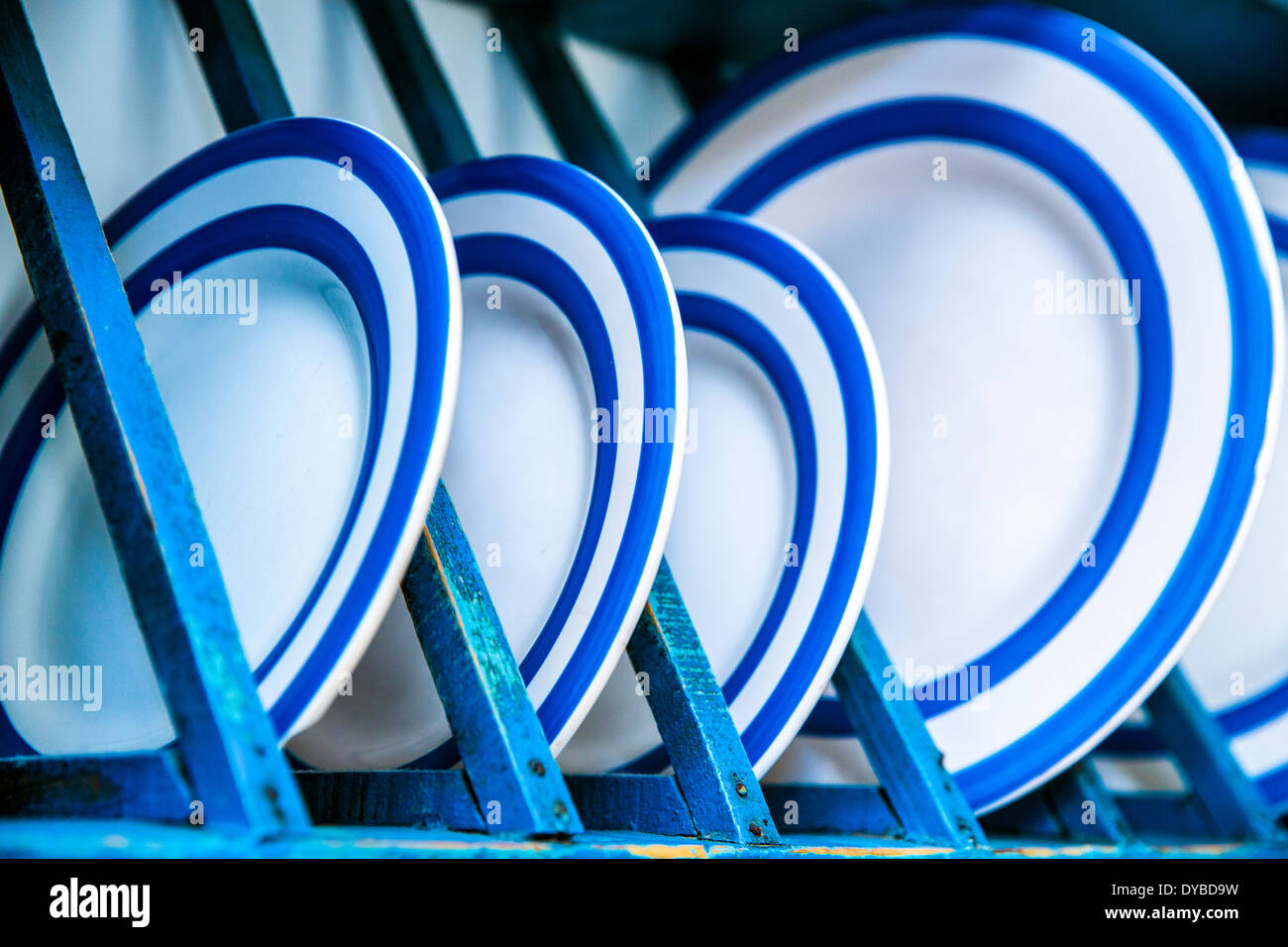 Plates rack hires stock photography and images Alamy
