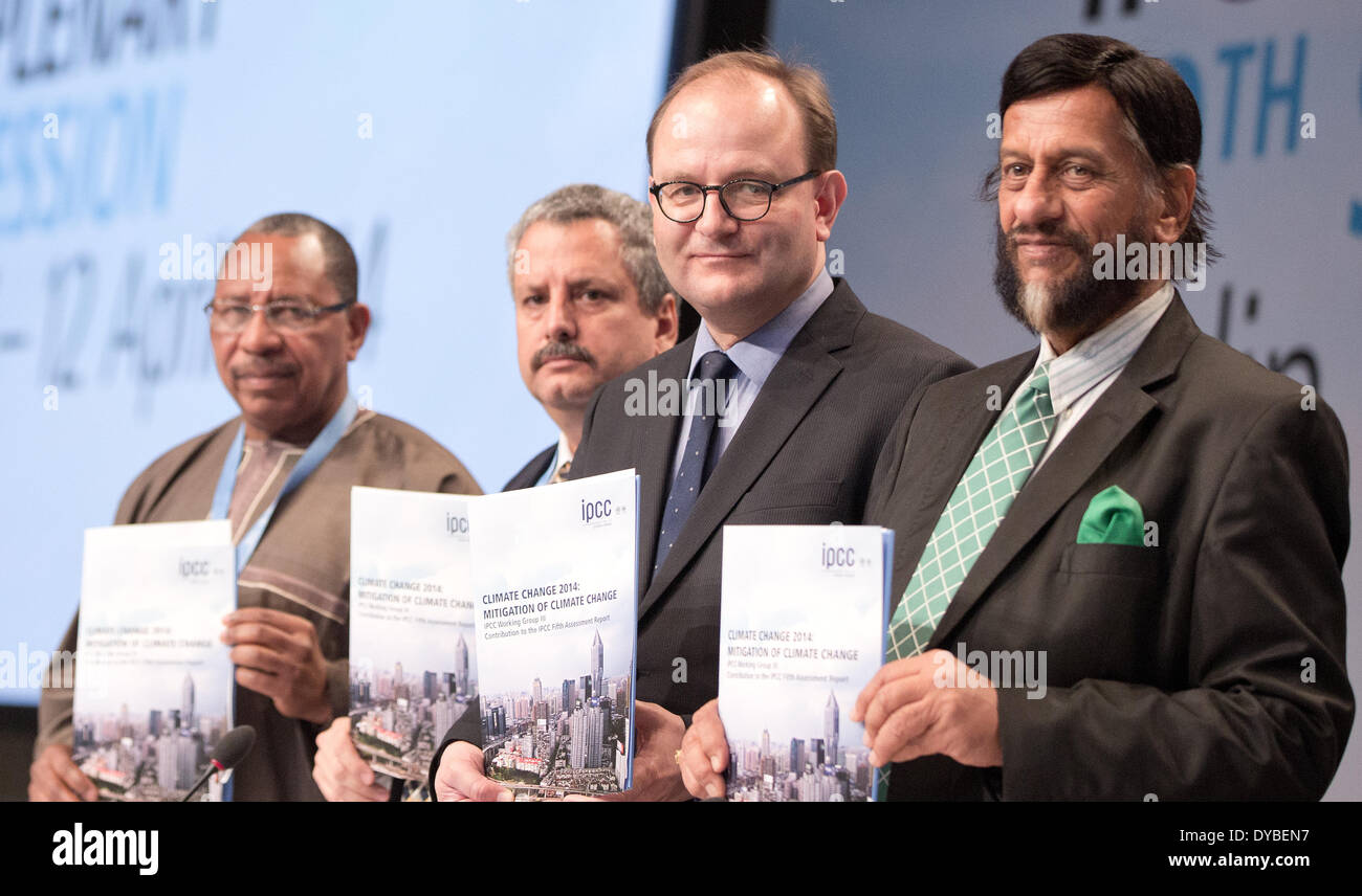 Berlin, Germany. 13th Apr, 2014. Youba Sokona (L-R), Ramon Pichs Madruga, Ottmar Edenhofer und Rajendra Pachauri of the Working Group 3 of the Intergovernmental Panel on Climate Change (IPCC) present the new worls climate report in Berlin, Germany, 13 April 2014. Photo: Joerg Carstensen/dpa/Alamy Live News Stock Photo